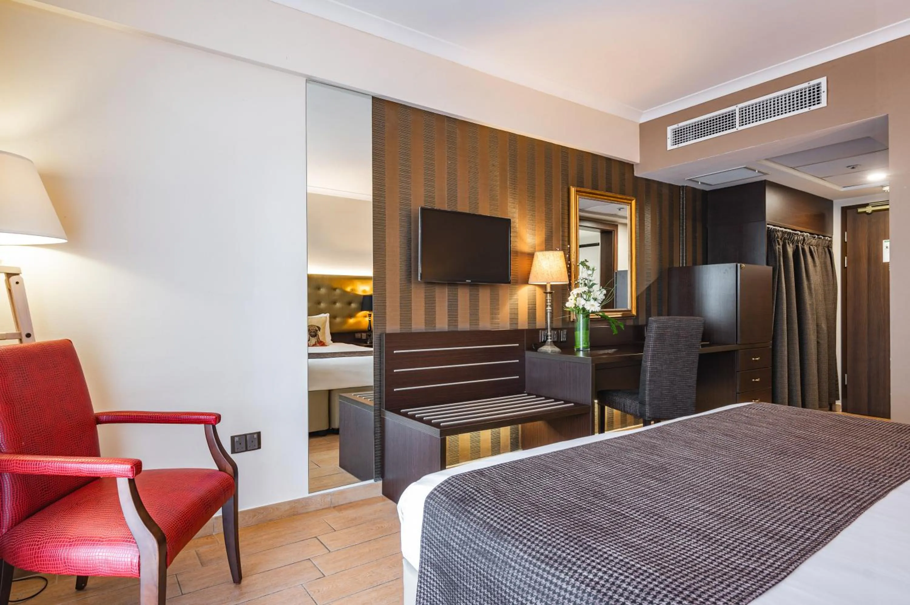 Bedroom, Bed in AX The Victoria Hotel