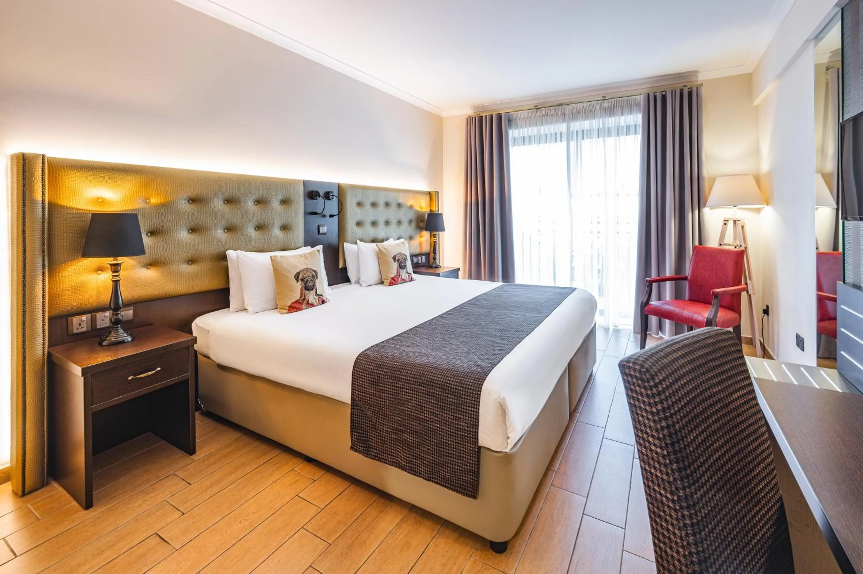 Bedroom, Bed in AX The Victoria Hotel