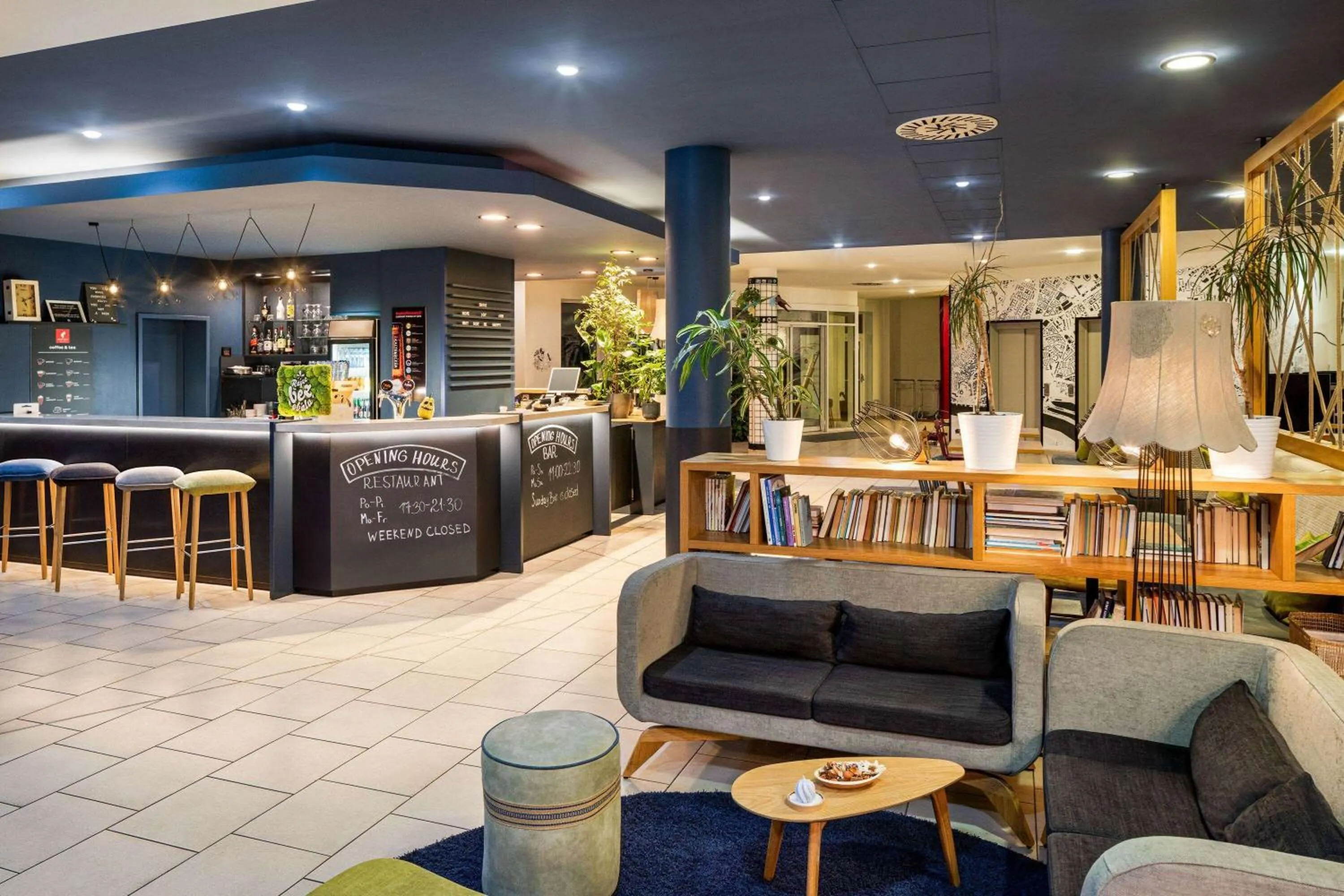 Lounge or bar in Vienna House Easy by Wyndham Bratislava