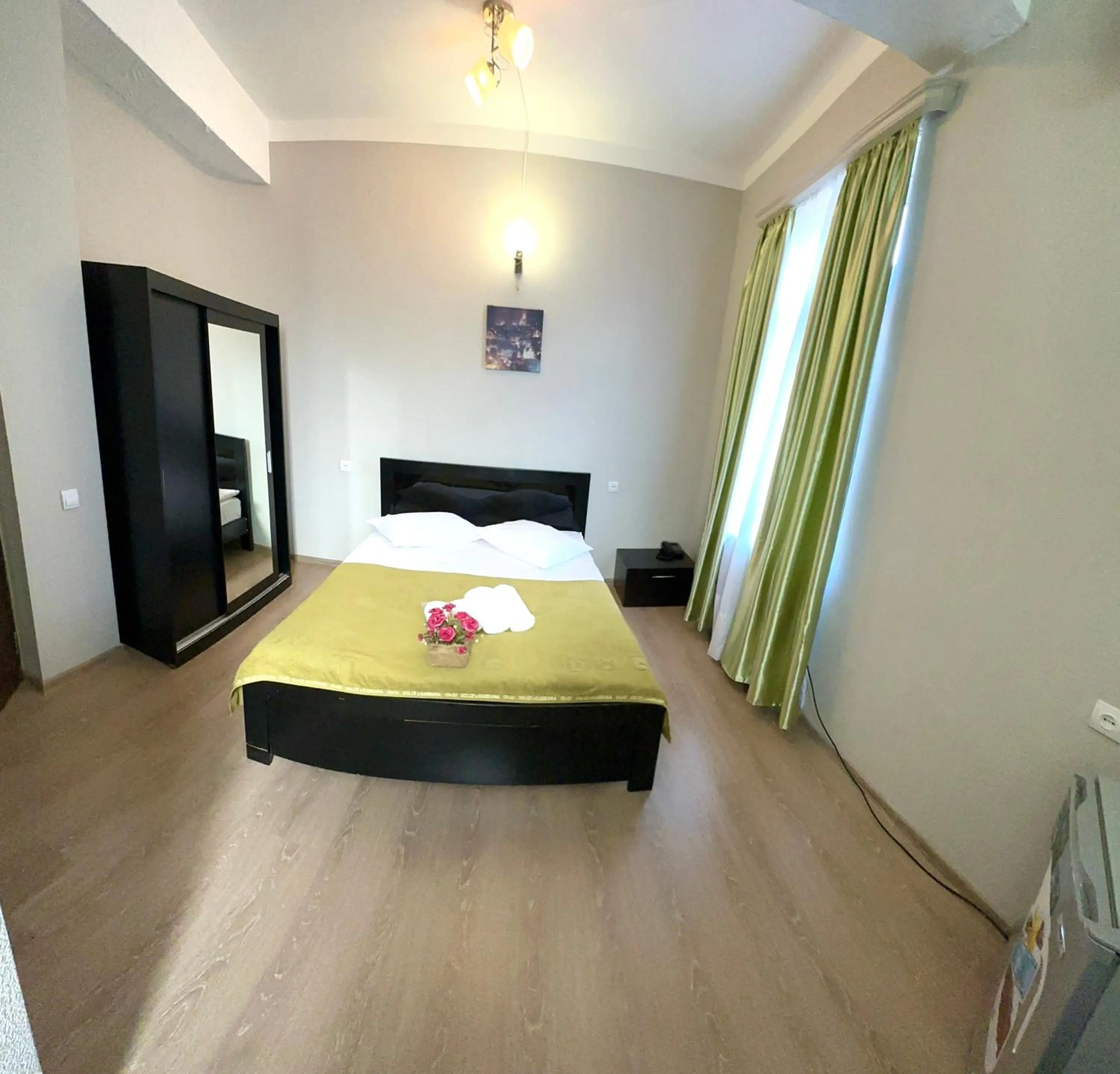 Photo of the whole room, Bed in Qeroli old town