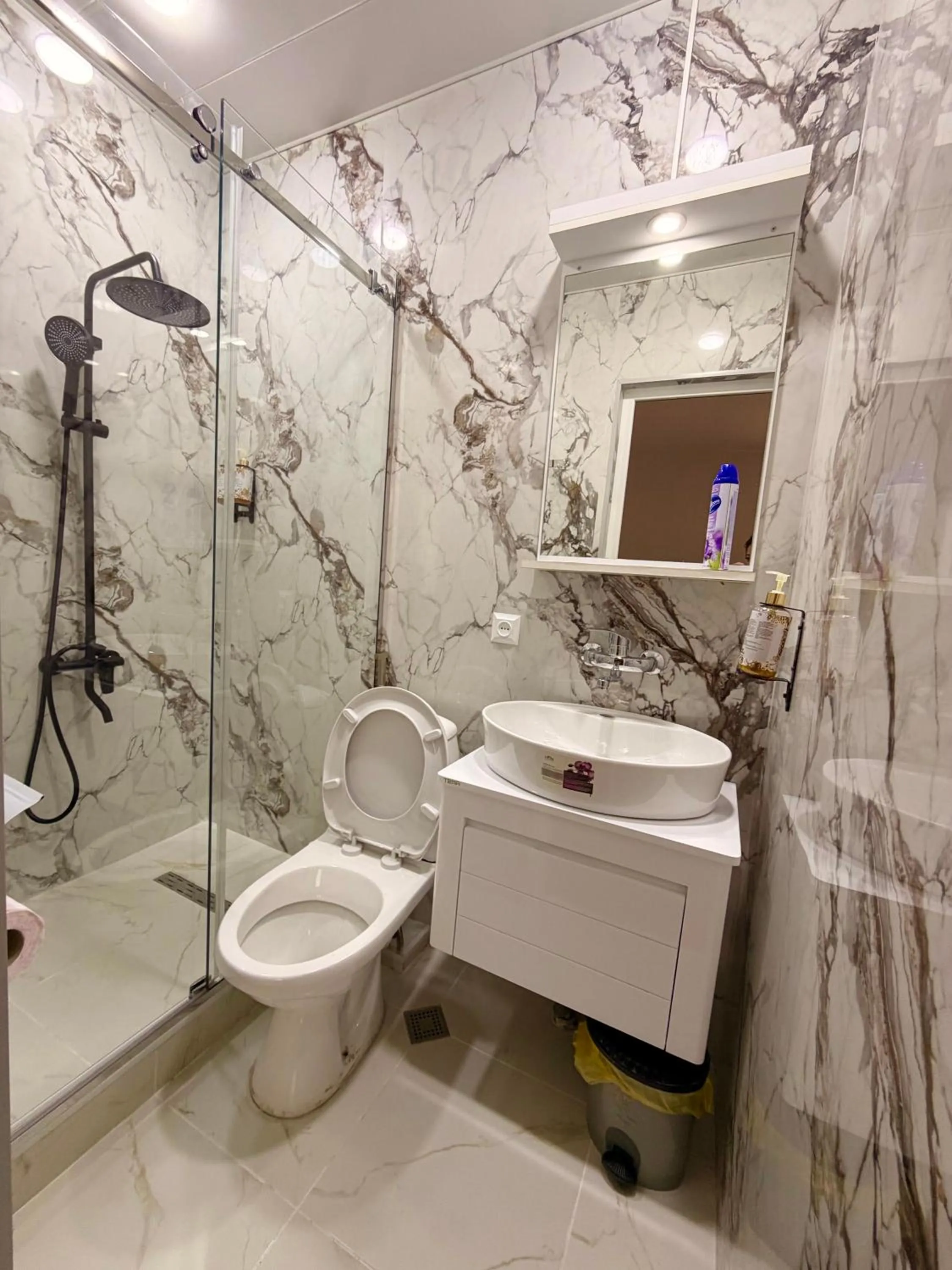 Bathroom in Qeroli old town