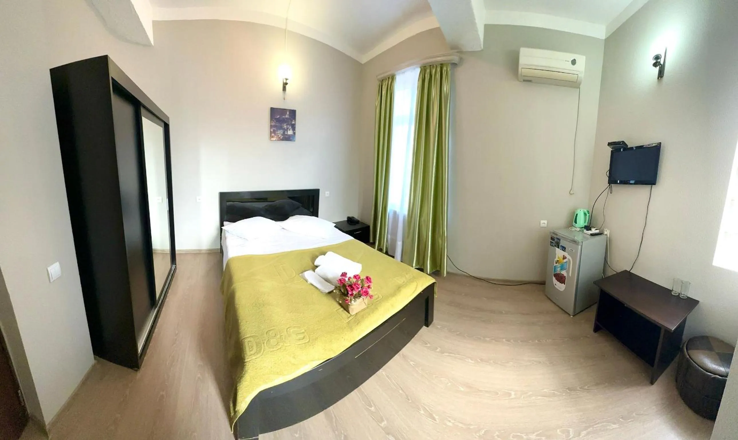 Photo of the whole room, Bed in Qeroli old town