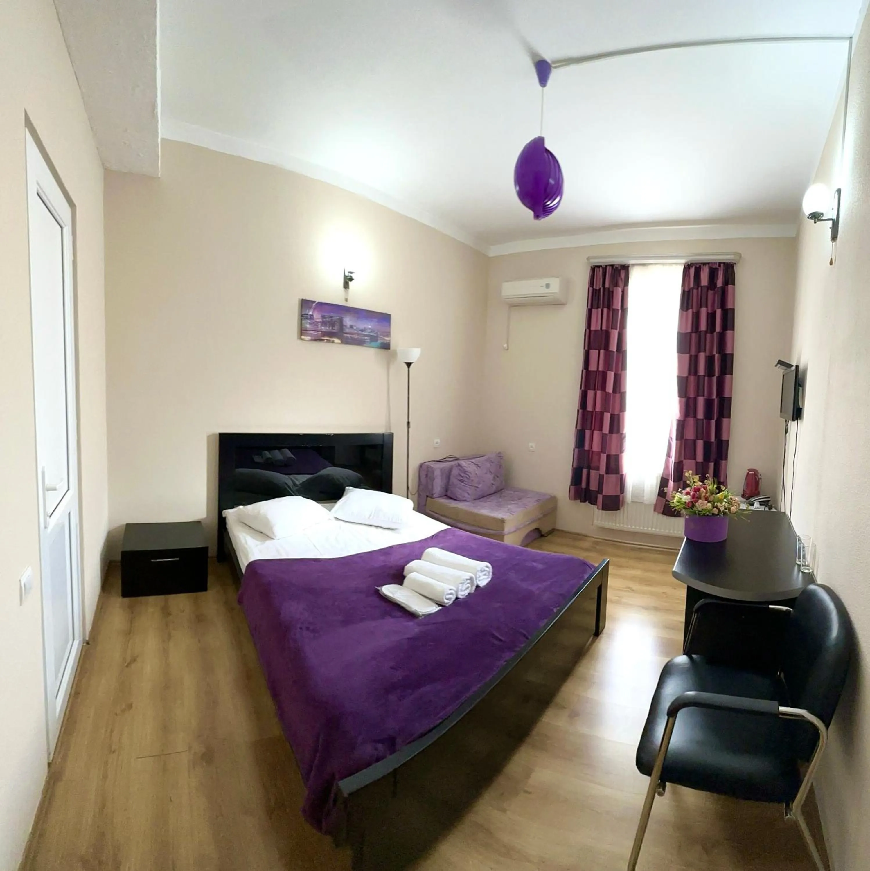 Photo of the whole room, Bed in Qeroli old town