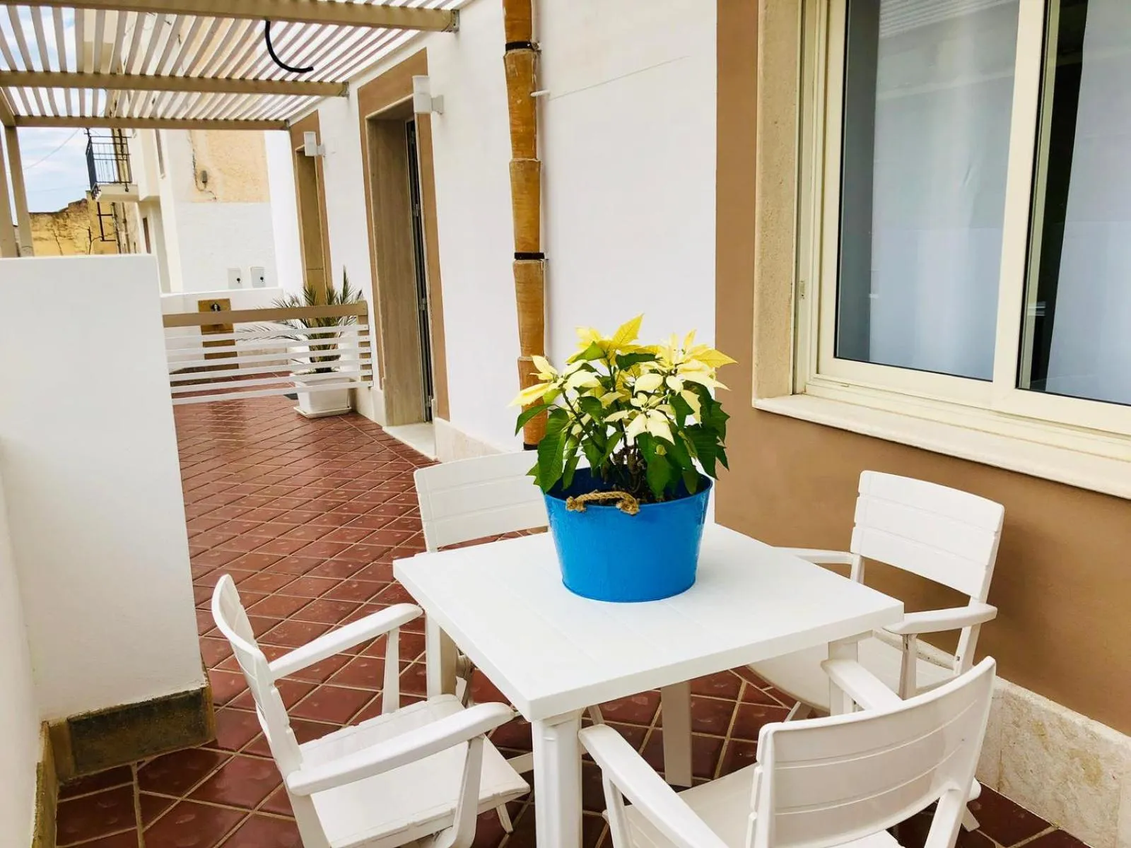 Dining area in La Rocca Scavata