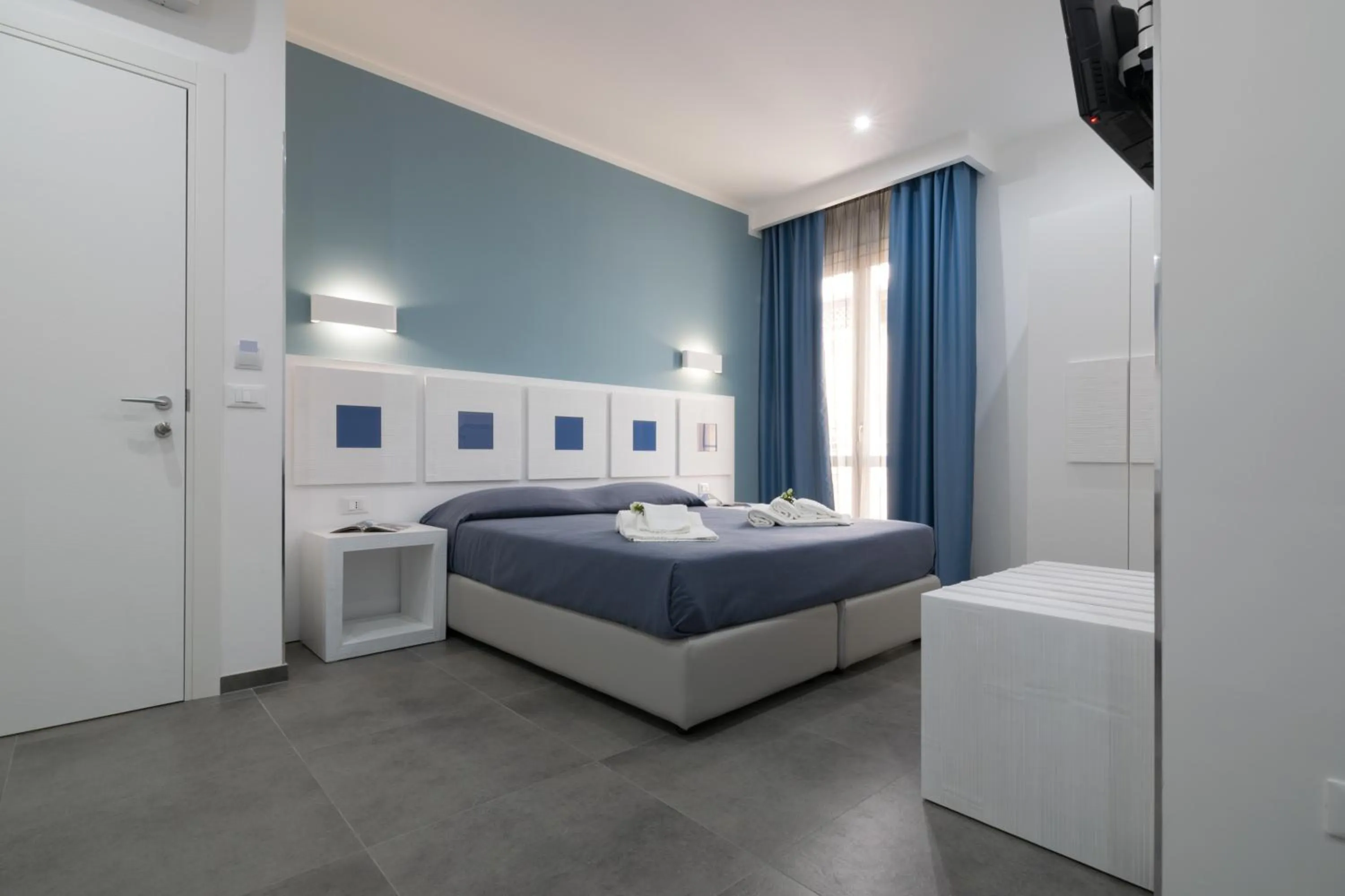 TV and multimedia, Bed in Pharos