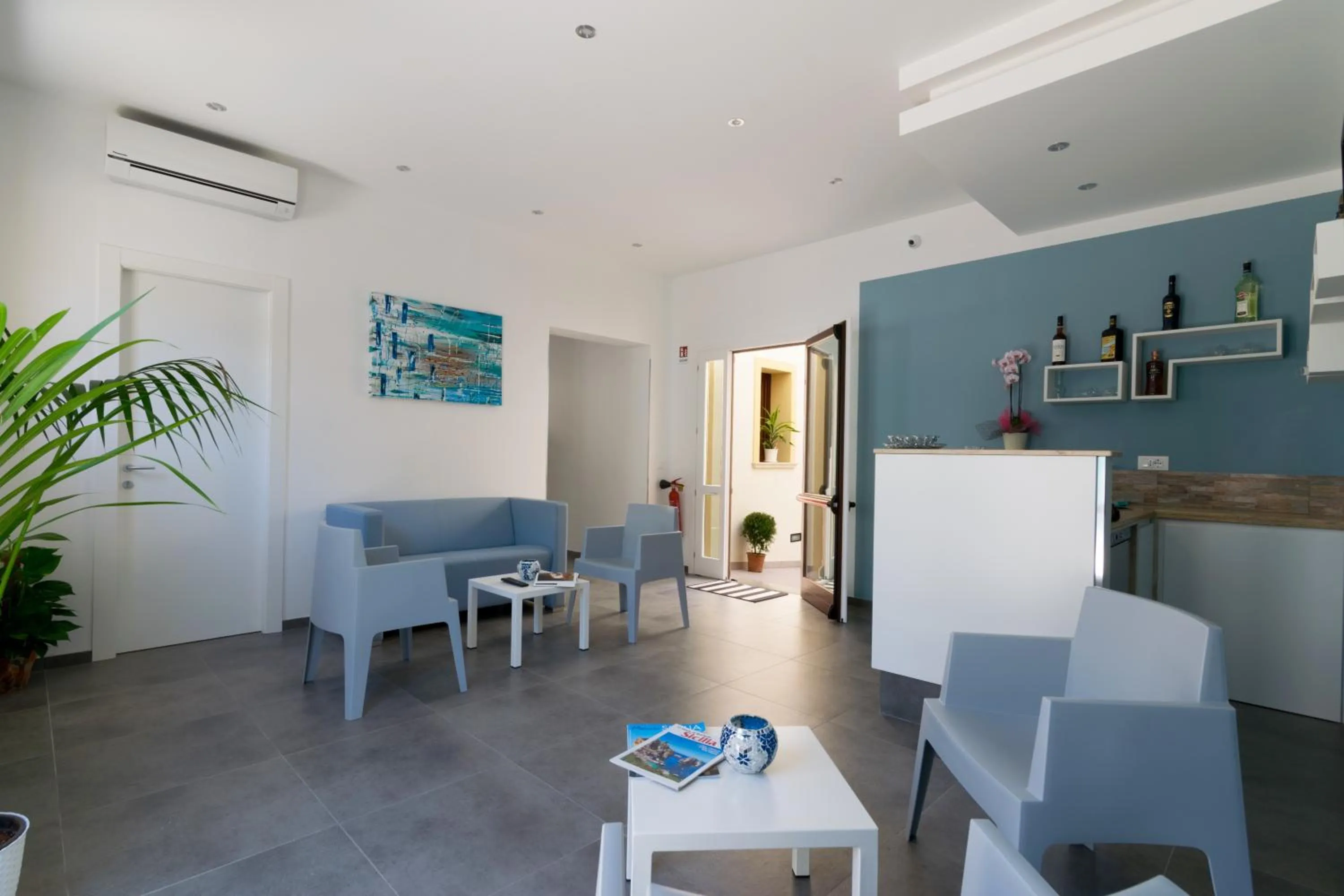 Communal lounge/ TV room in Pharos