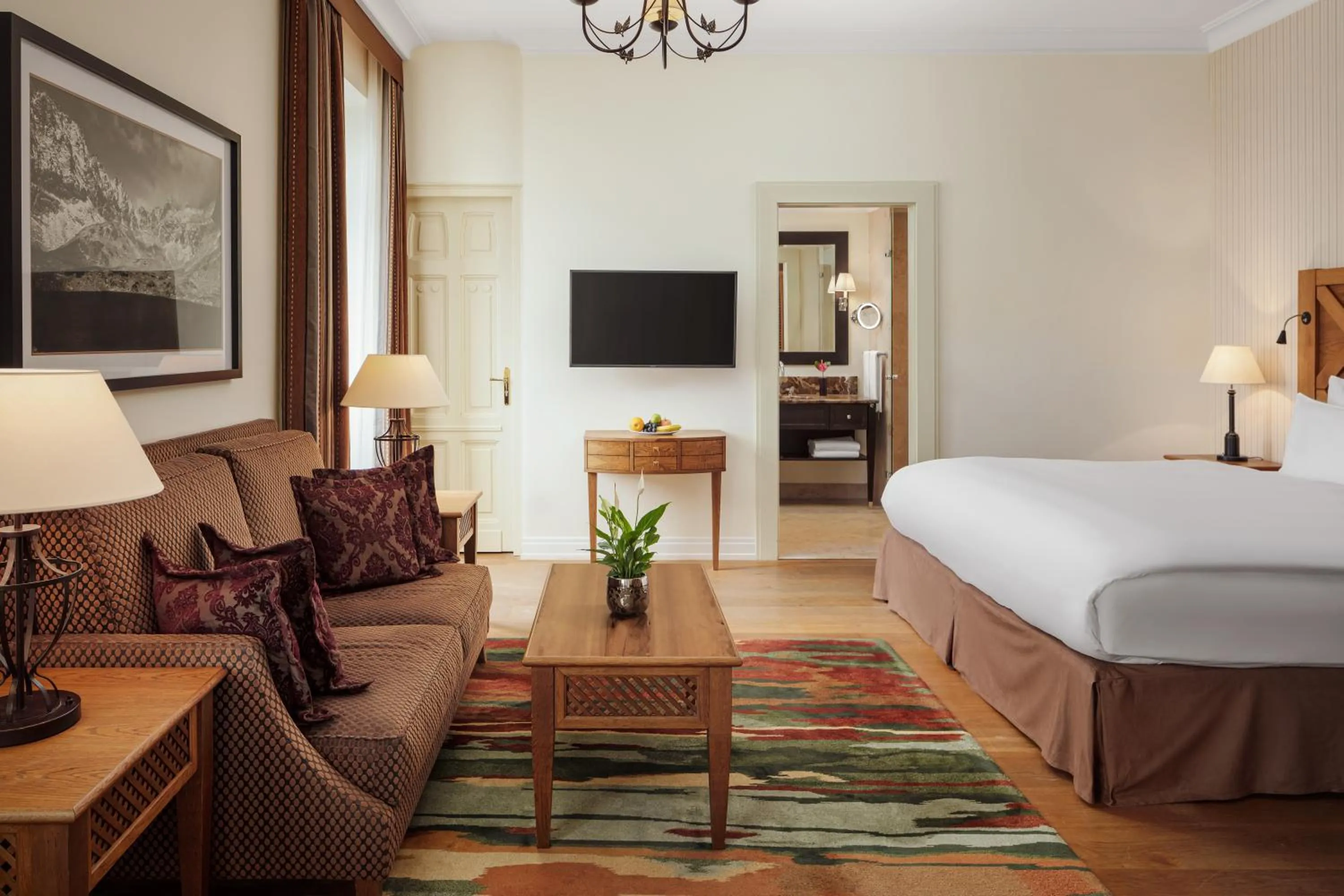 Seating area, Bed in Grand Hotel Kempinski High Tatras