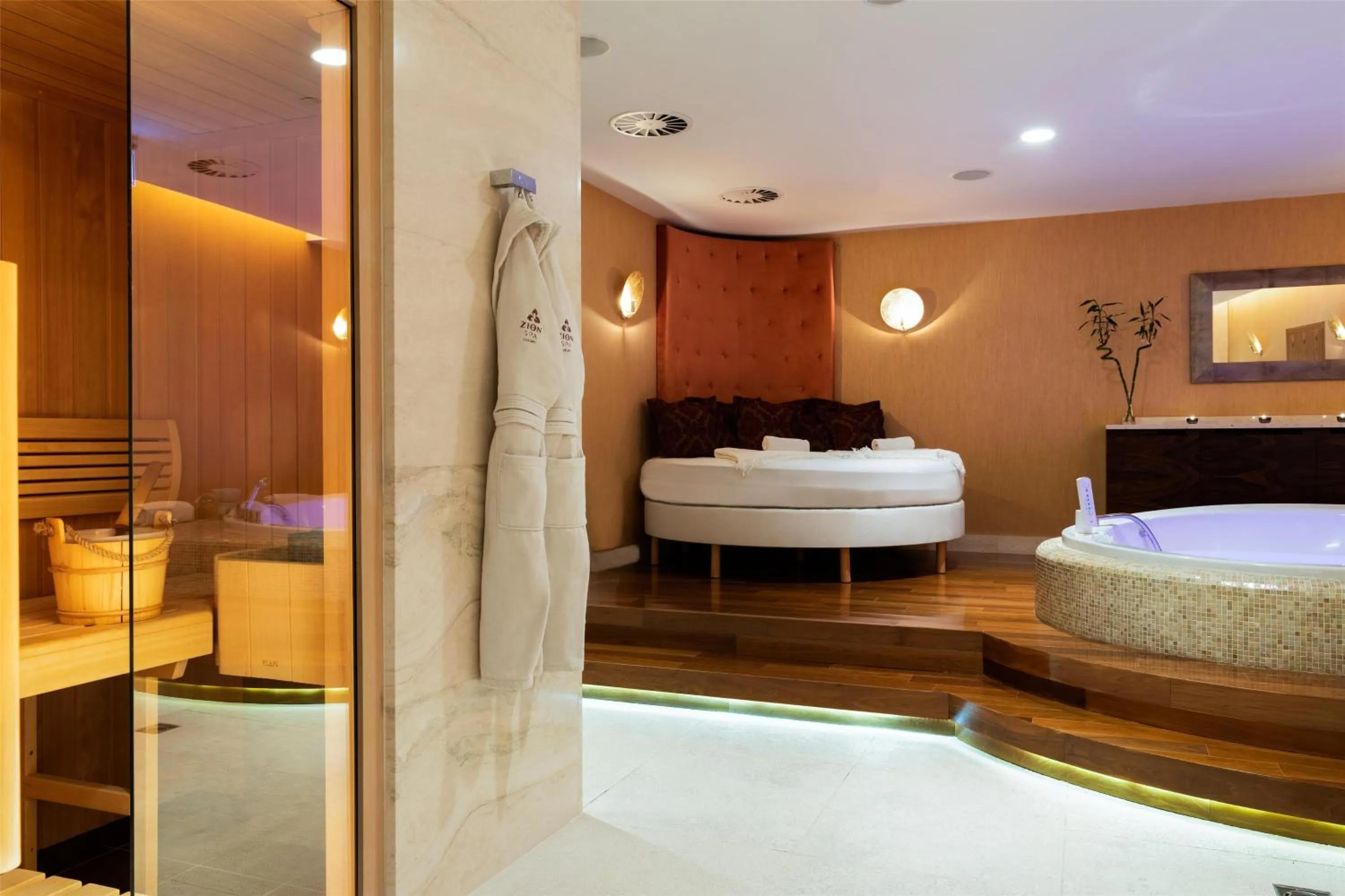 Photo of the whole room, Bed in Grand Hotel Kempinski High Tatras