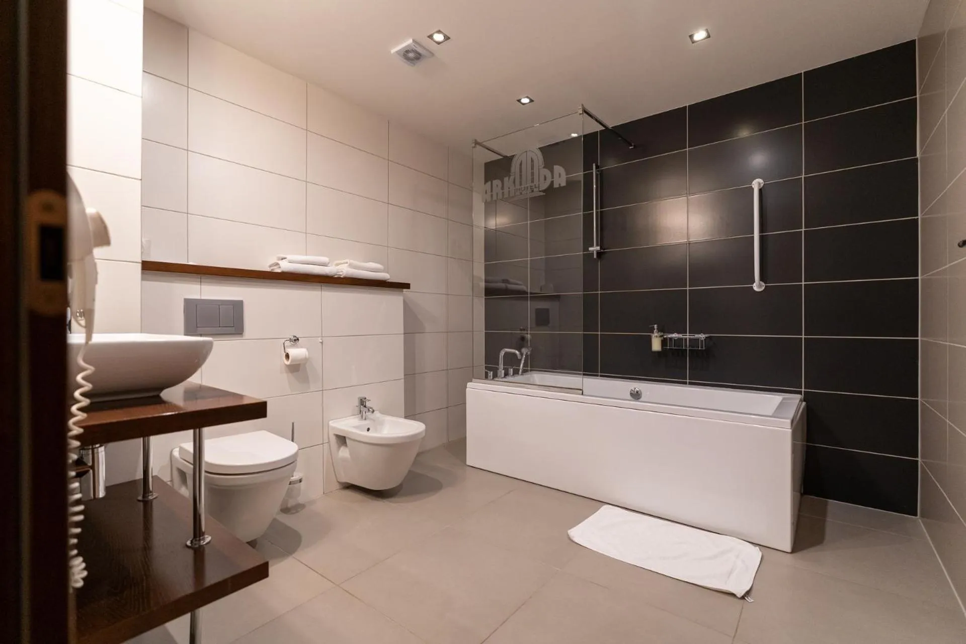 Shower in Hotel Arkada