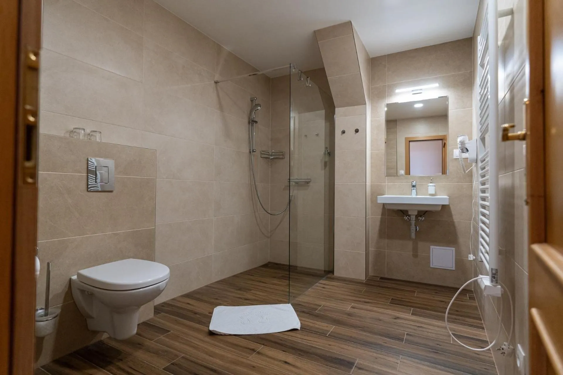 Shower in Hotel Arkada