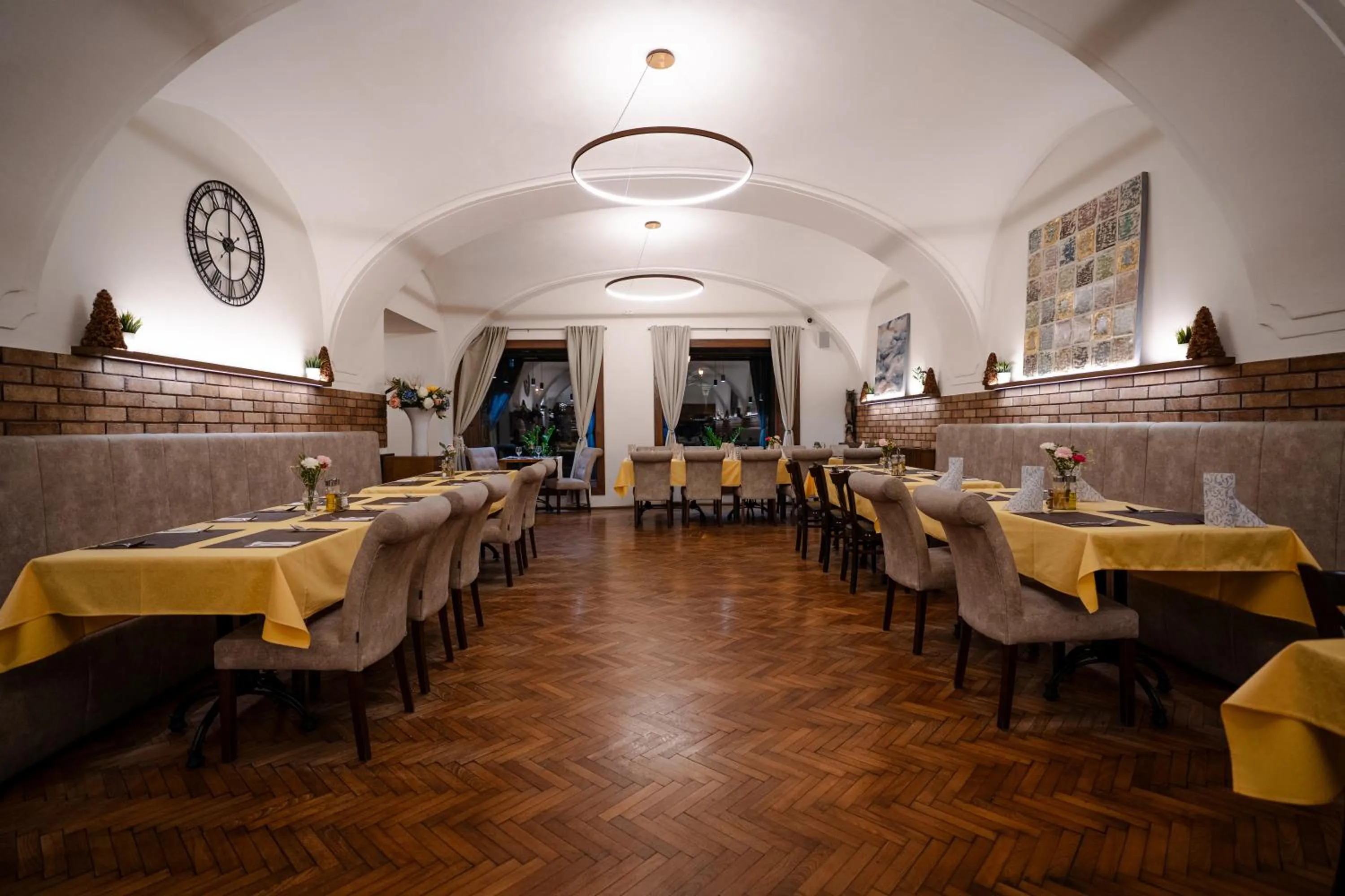 Restaurant/places to eat in Hotel Arkada