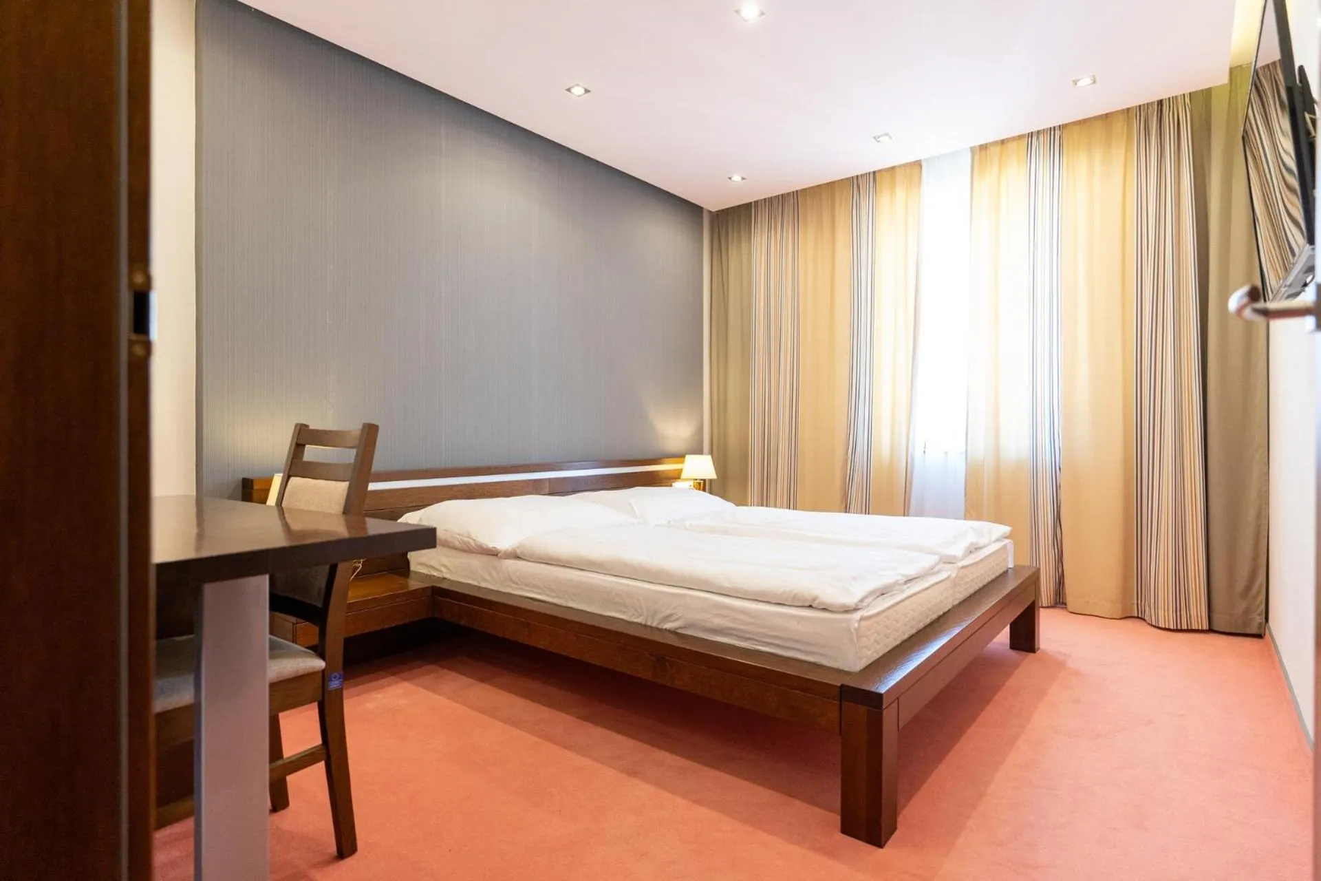 TV and multimedia, Bed in Hotel Arkada