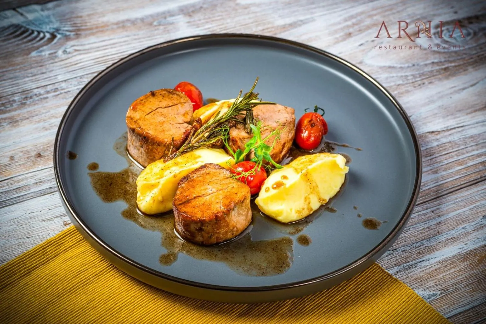Restaurant/places to eat in Hotel Arnia
