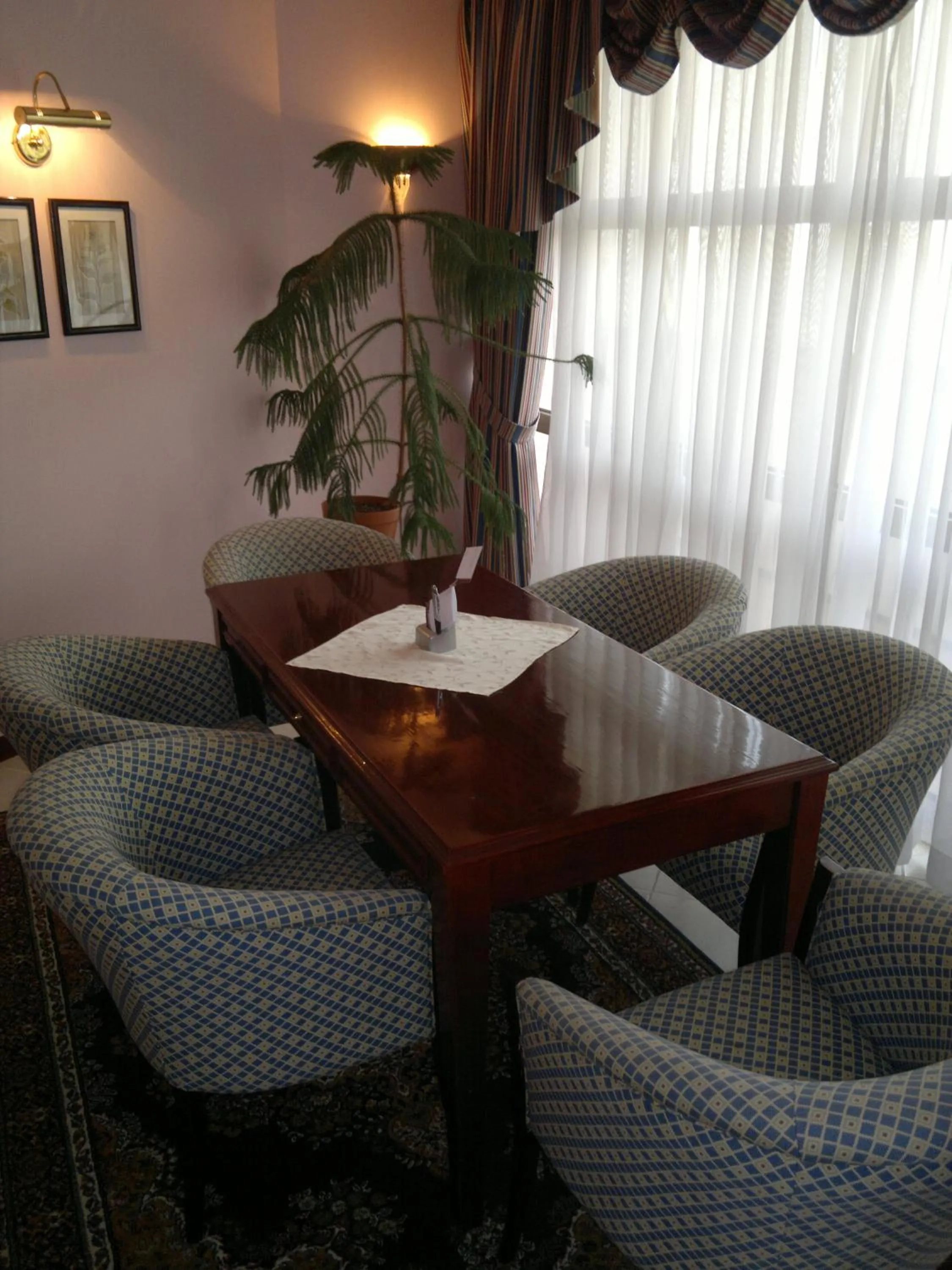 Seating area, Dining Area in Bellevue Hotel and Resort