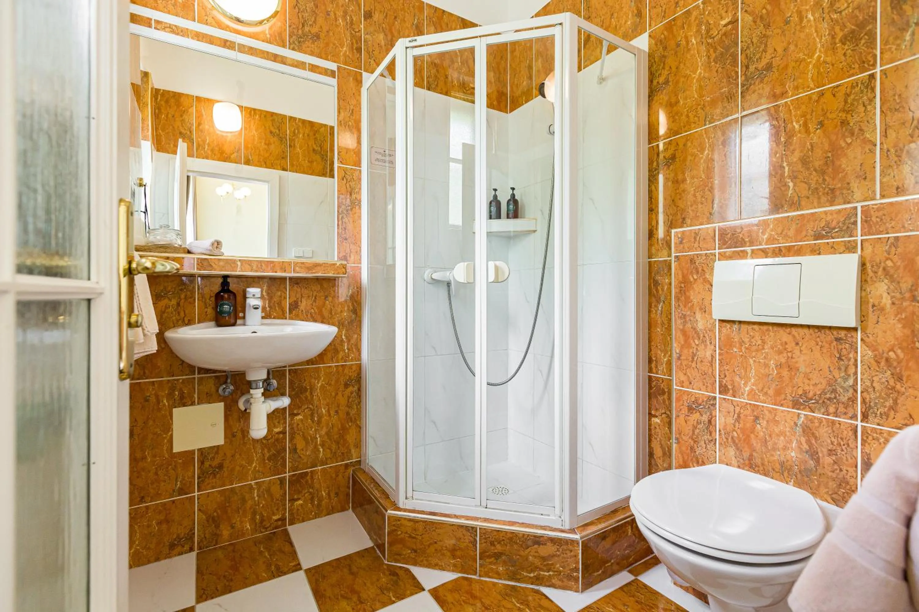 Shower in Hotel Arcus Garden