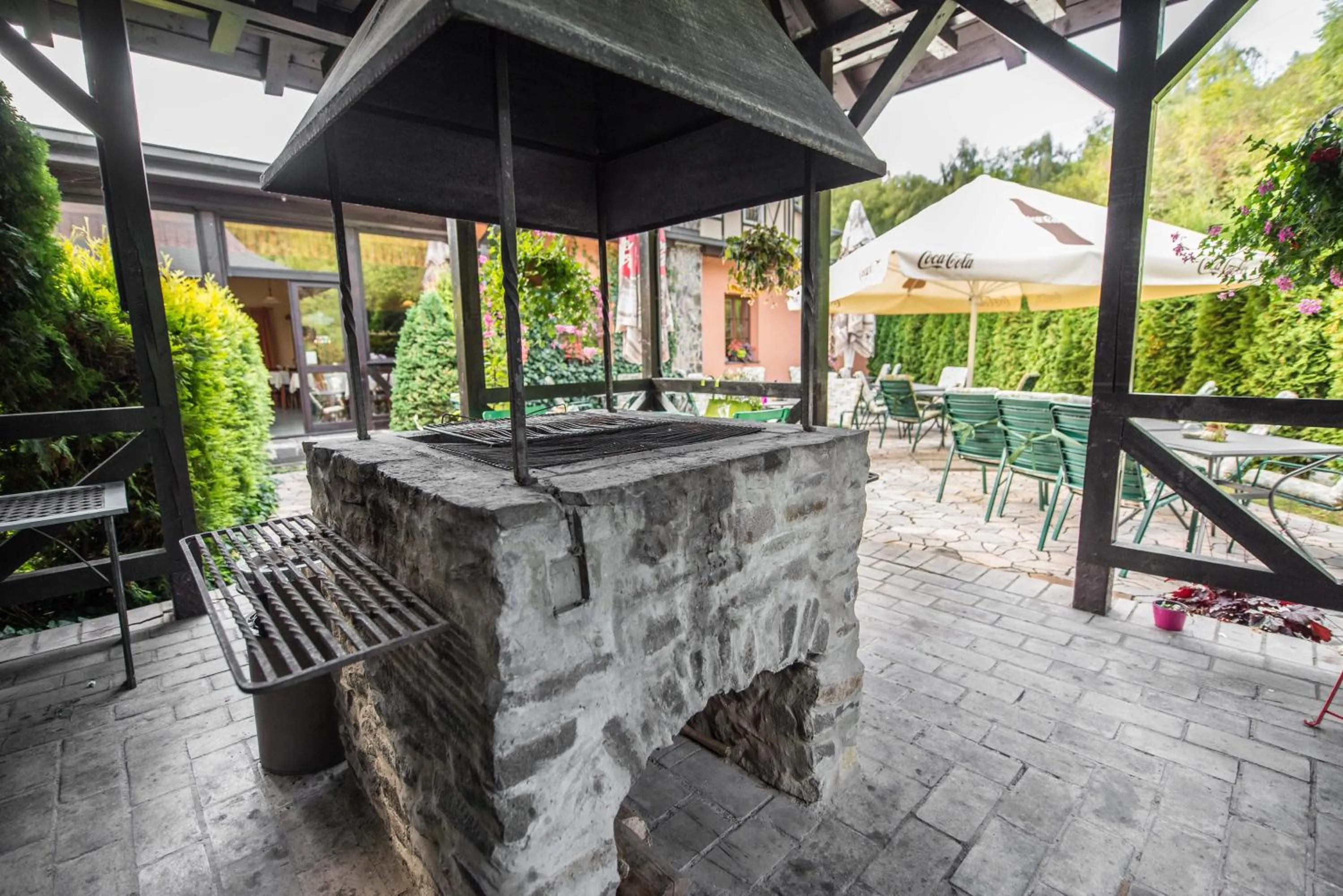 Restaurant/places to eat in Hotel GOLFER