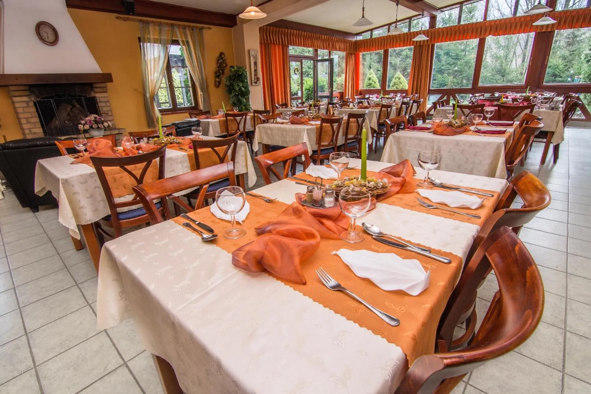 Restaurant/places to eat in Hotel GOLFER