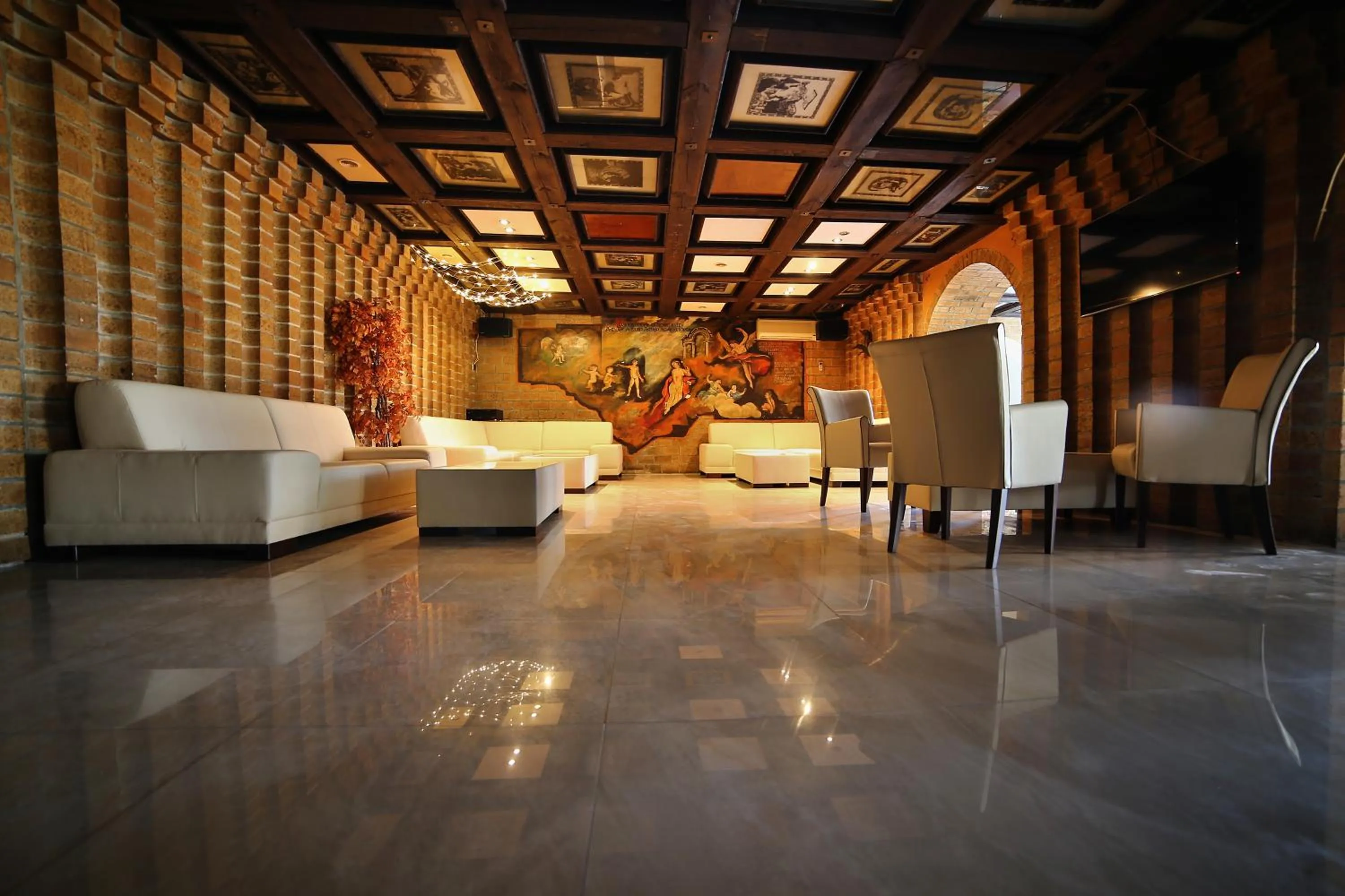 Communal lounge/ TV room in Penzion Benatky