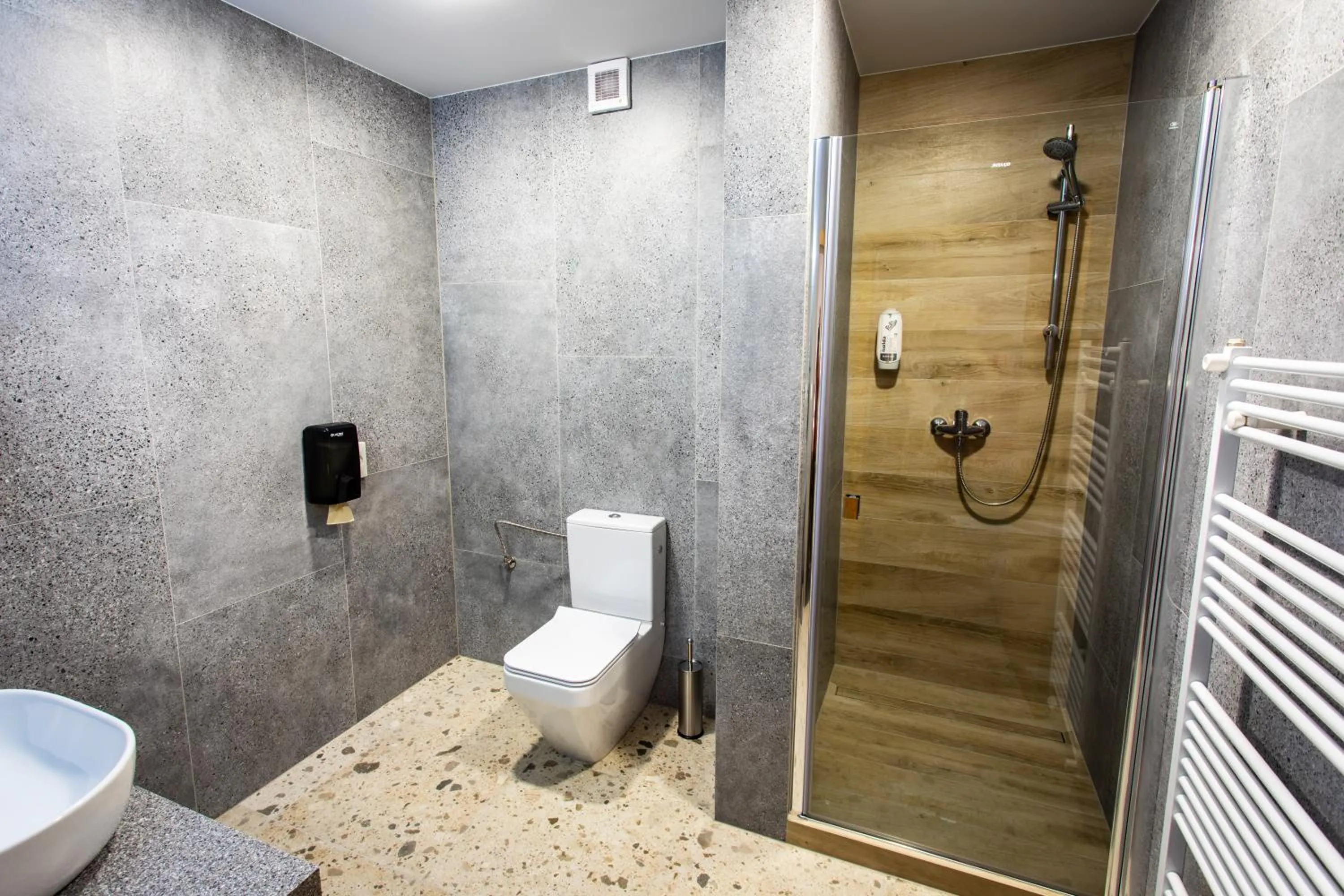 Shower in Hotel Novy Kastiel - Self check-in