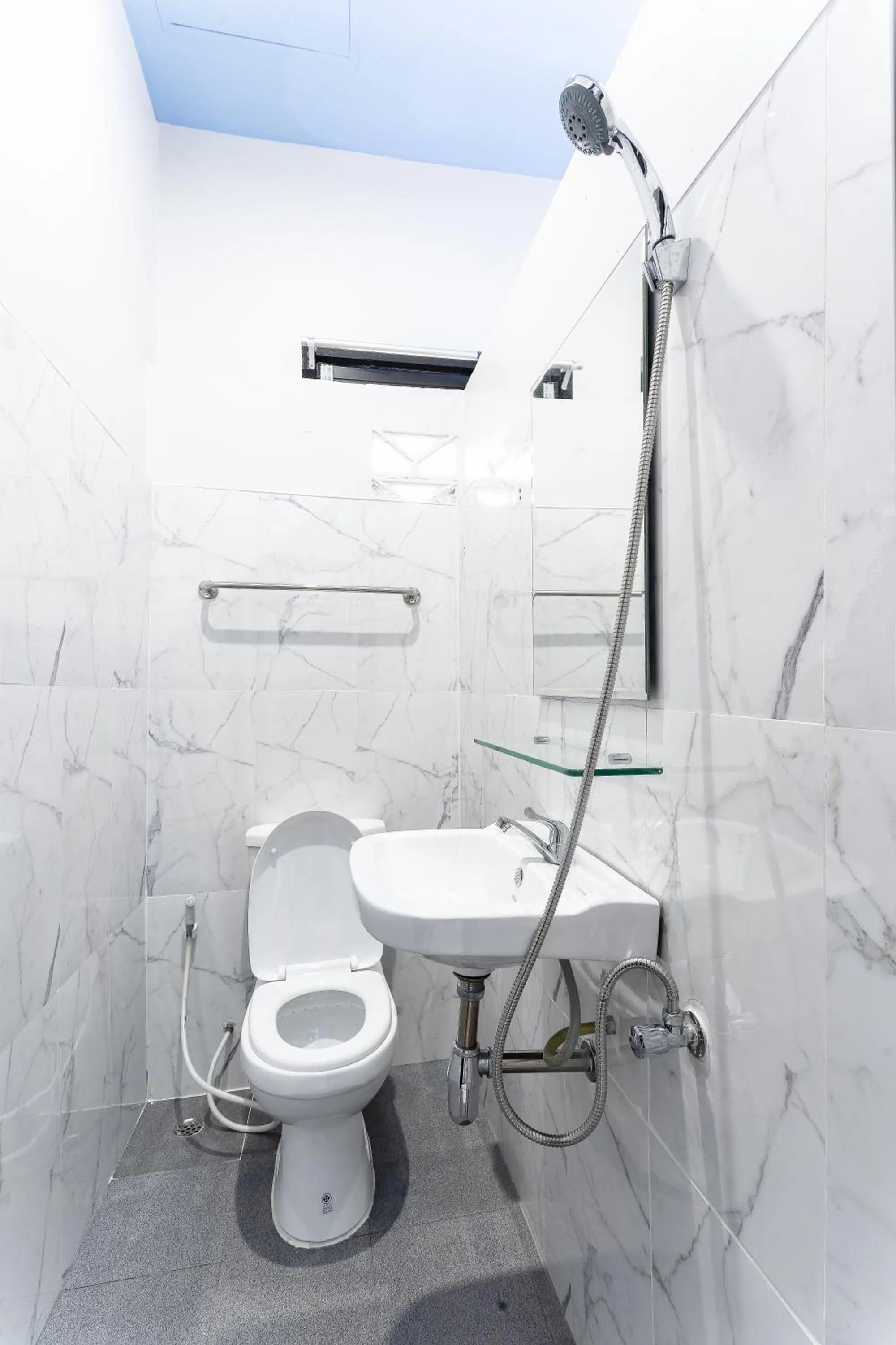 Shower in Udomsuk Hotel