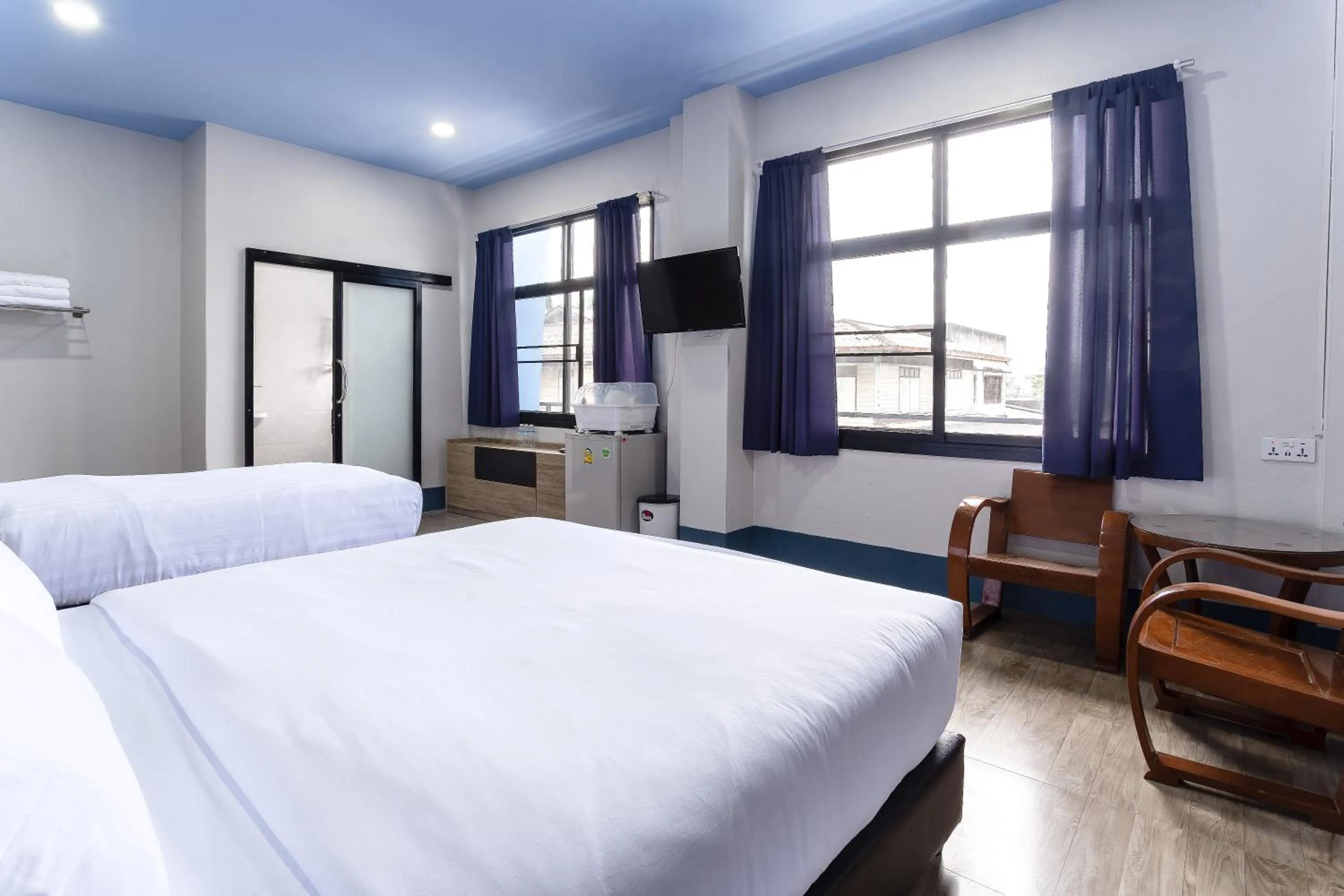 Toilet, Bed in Udomsuk Hotel