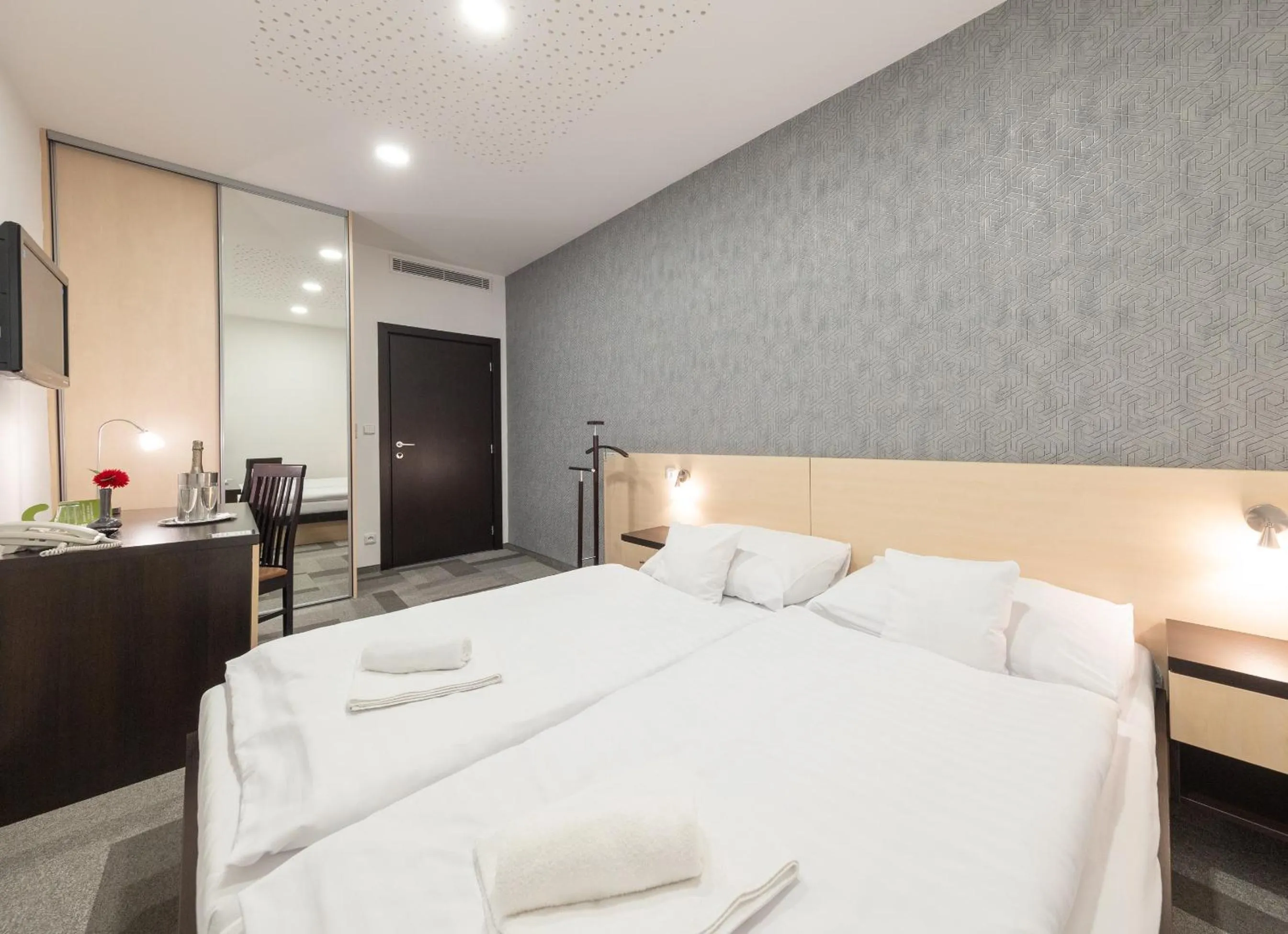 Bed in BNC Hotel - Restaurant - Bowling