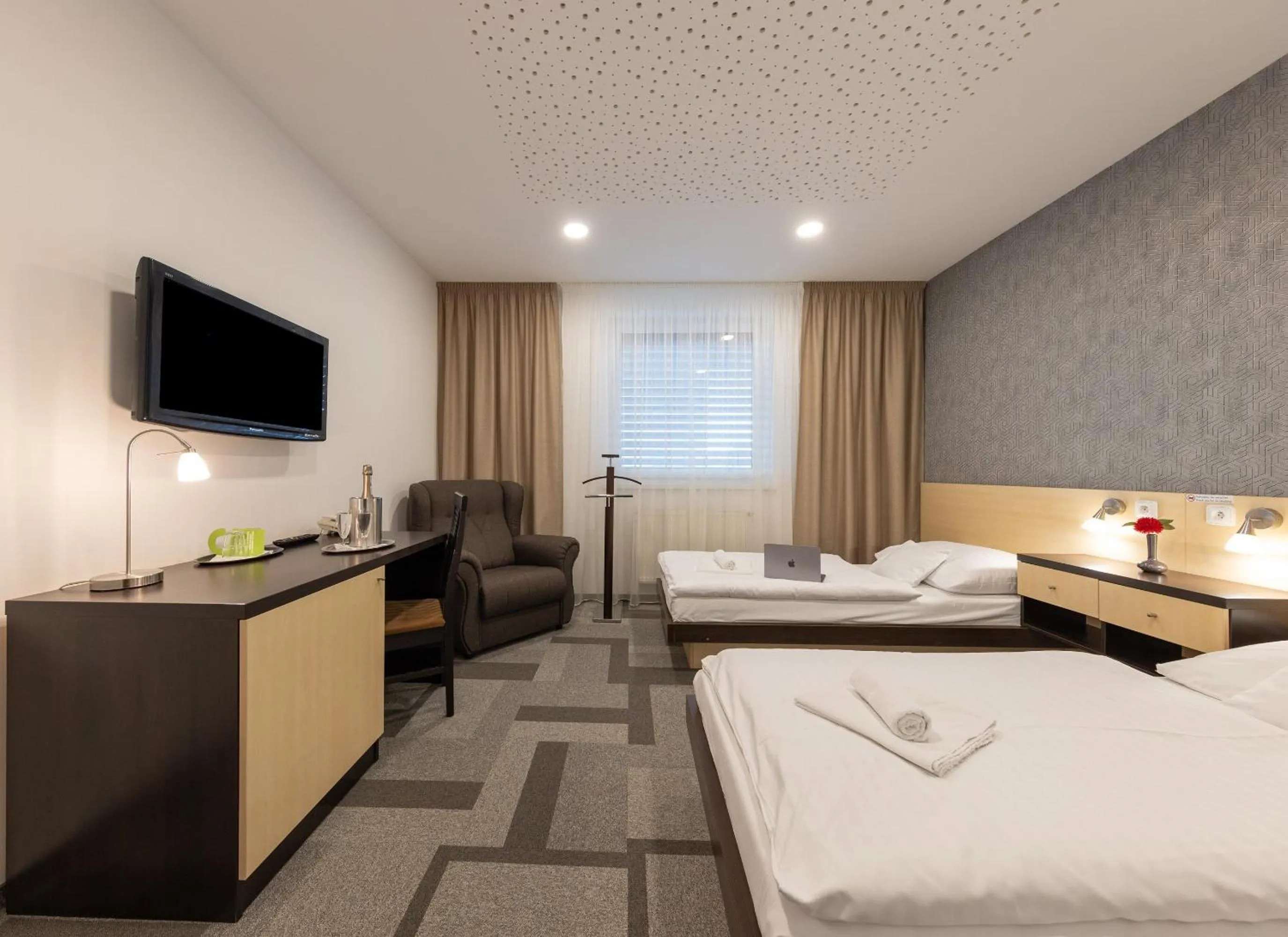 Bed in BNC Hotel - Restaurant - Bowling