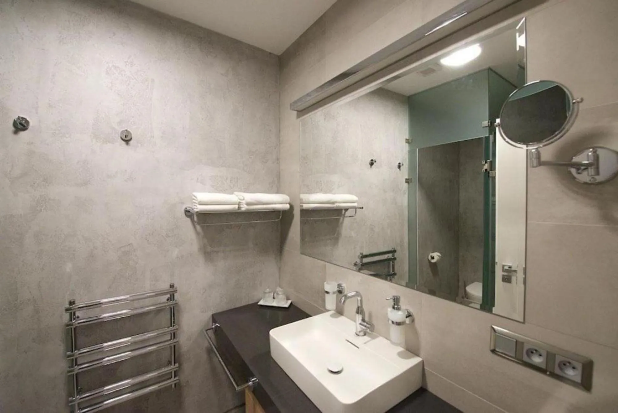 Shower in Grand Hotel Trenčin