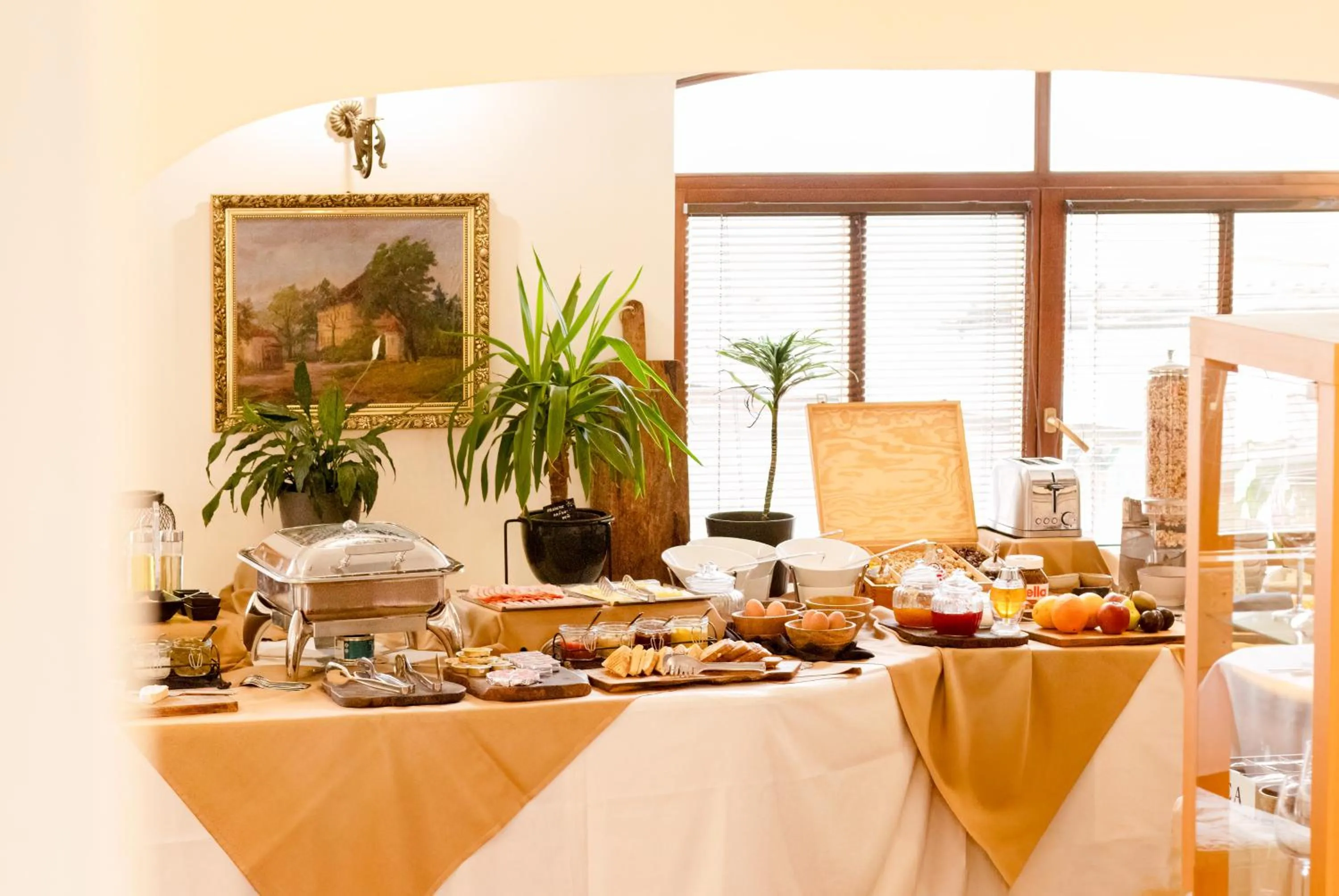 Restaurant/places to eat in Penzión Wellness & Restaurant Zoborská, free parking