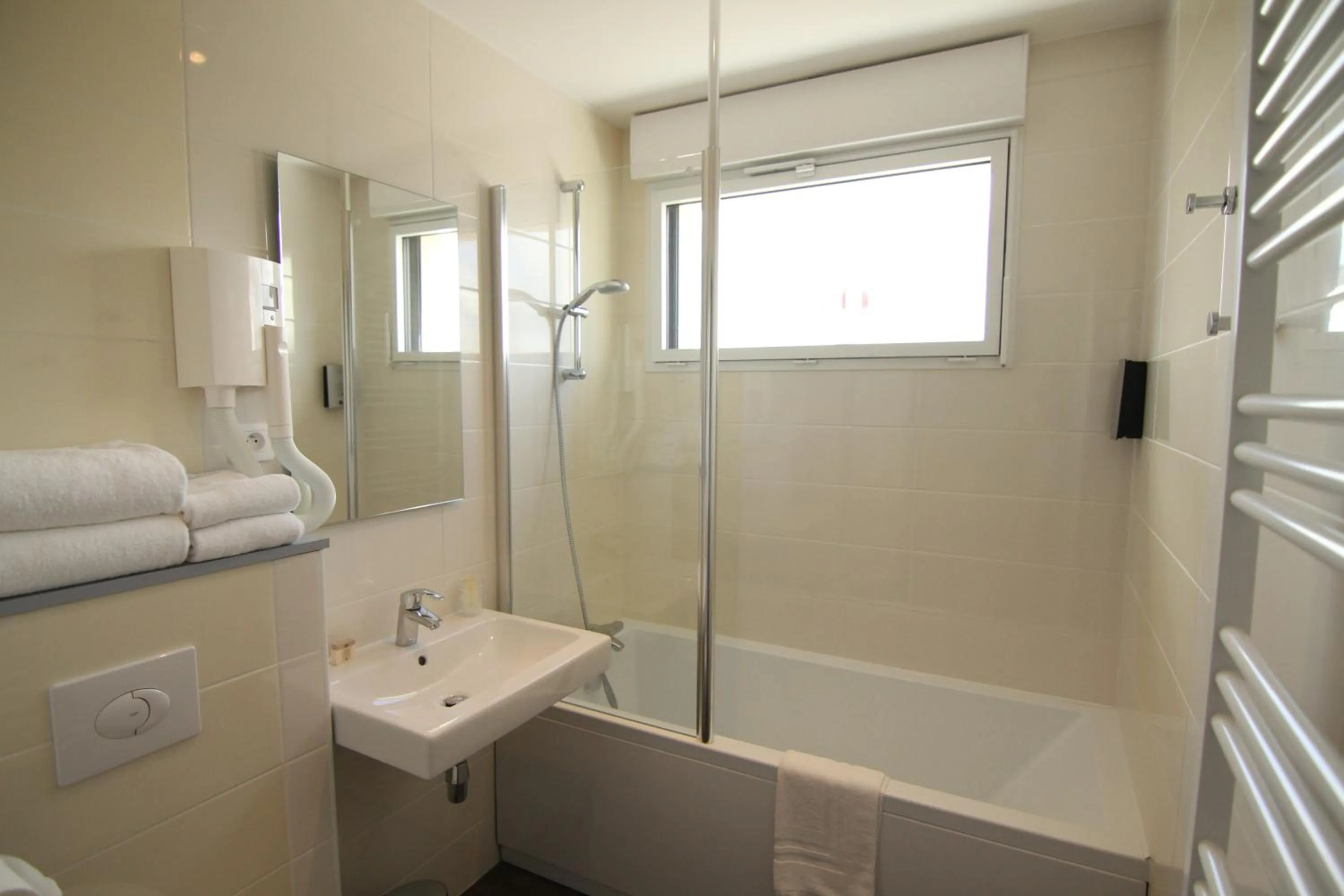 Day in Logis Hôtel - La Chambre d'Amiens