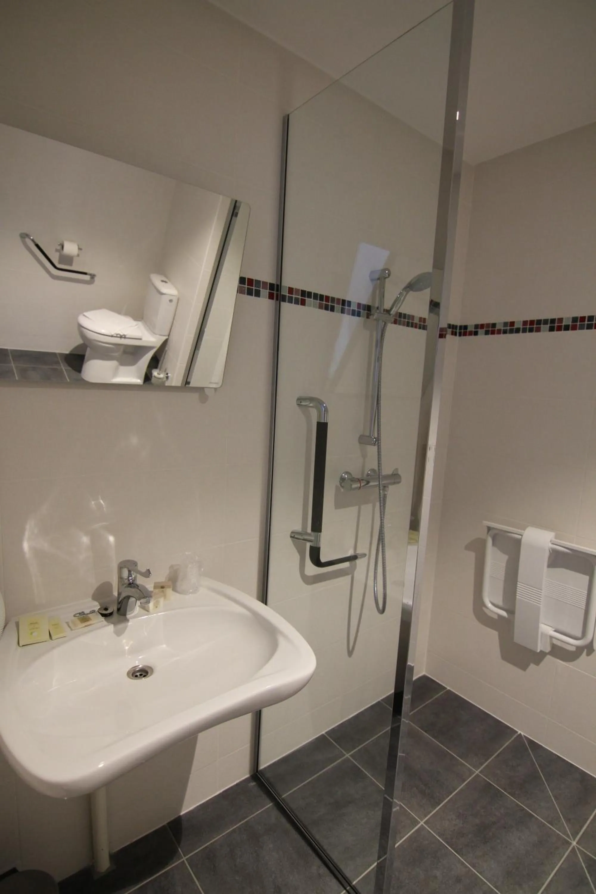 Bathroom in Logis Hôtel - La Chambre d'Amiens