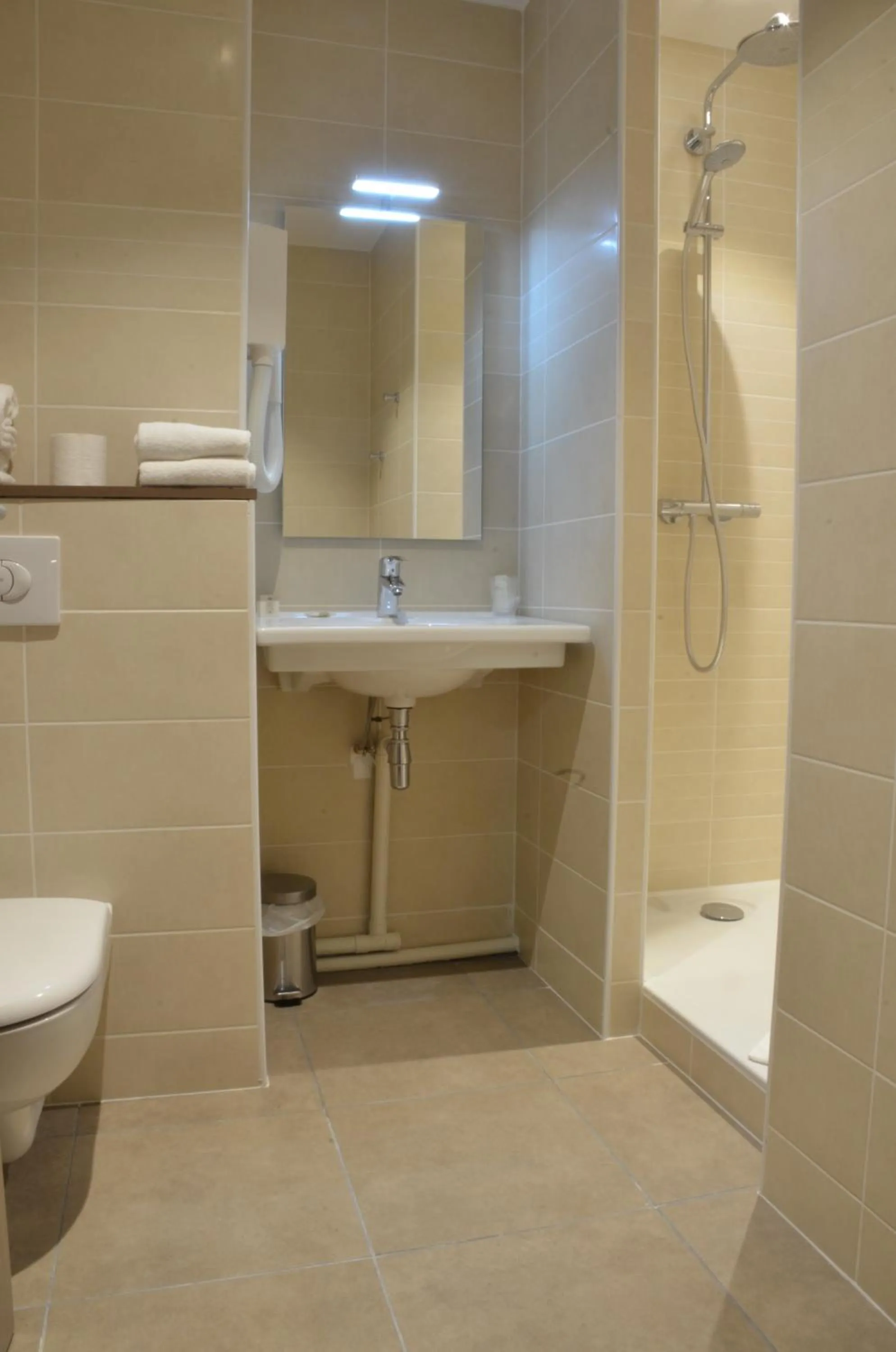 Bathroom in Logis Hôtel - La Chambre d'Amiens