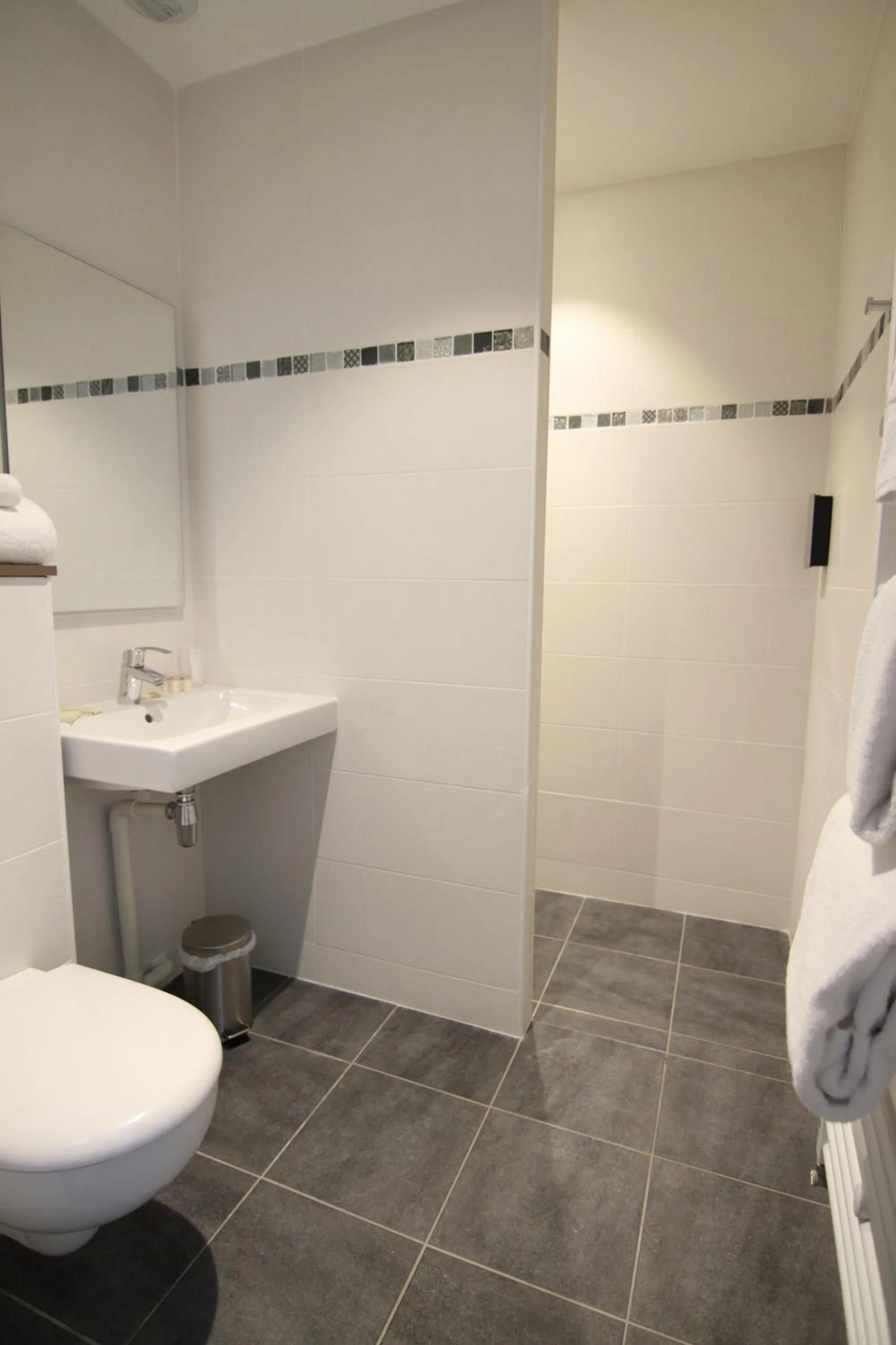 Bathroom in Logis Hôtel - La Chambre d'Amiens