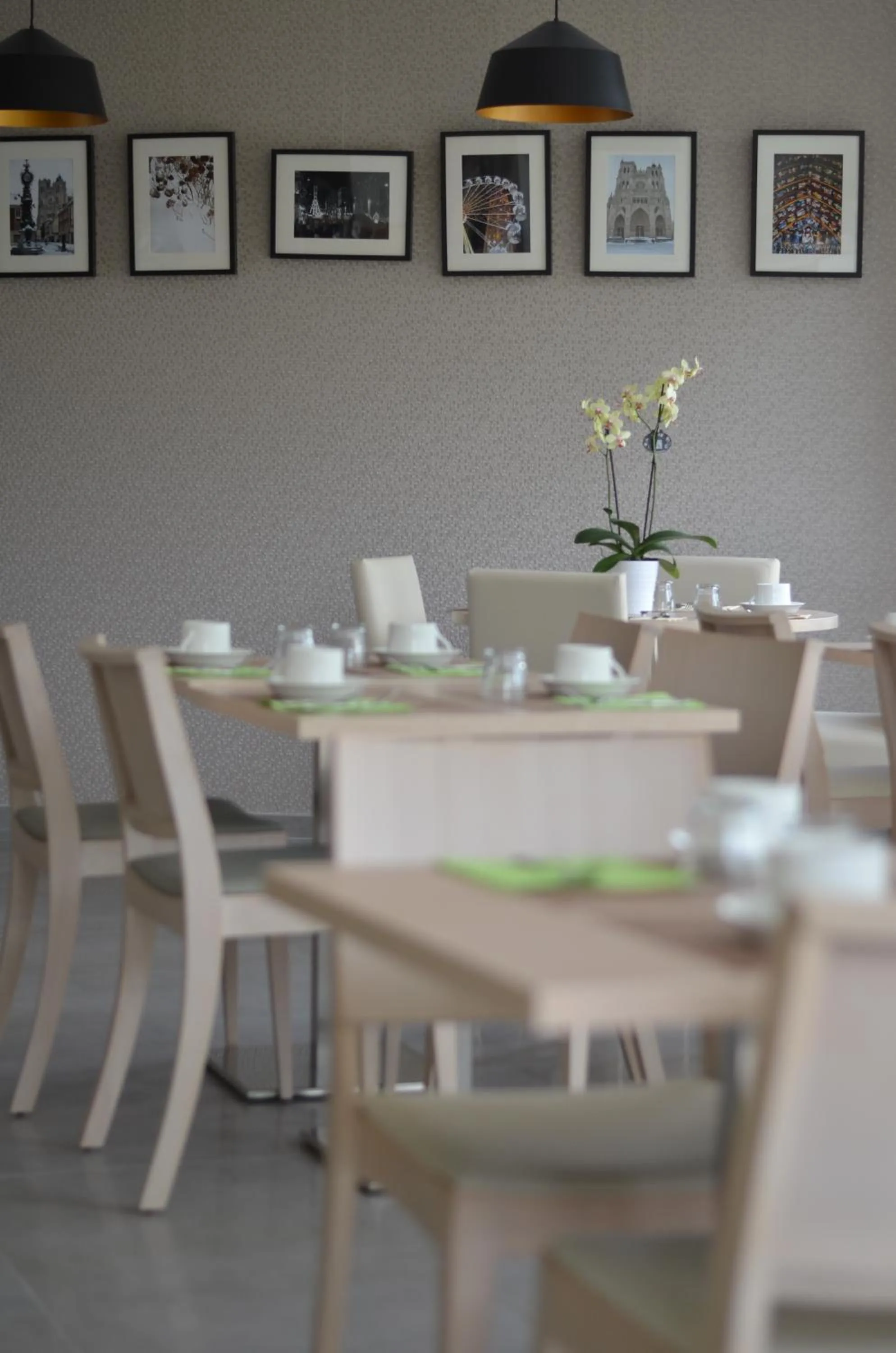 Restaurant/places to eat in Logis Hôtel - La Chambre d'Amiens