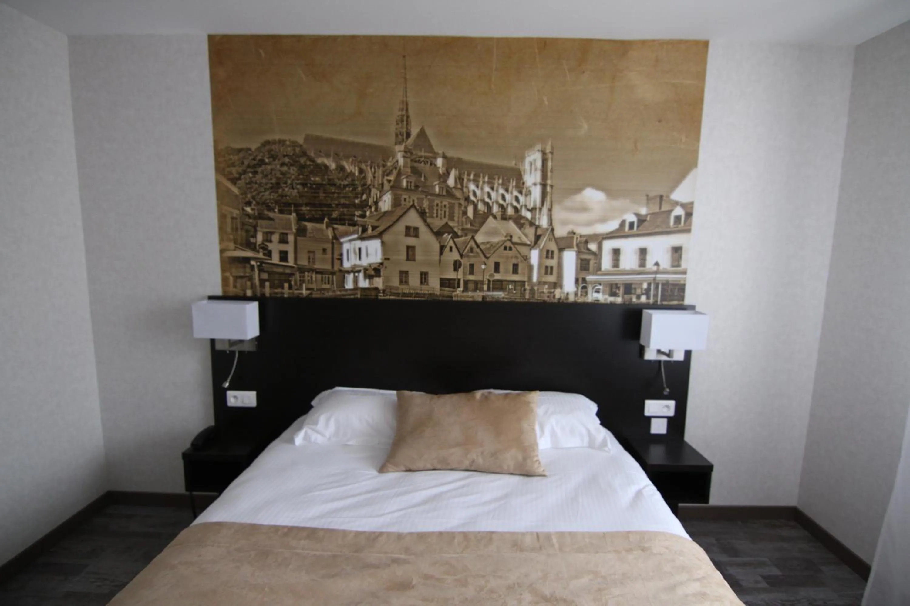 Photo of the whole room, Bed in Logis Hôtel - La Chambre d'Amiens