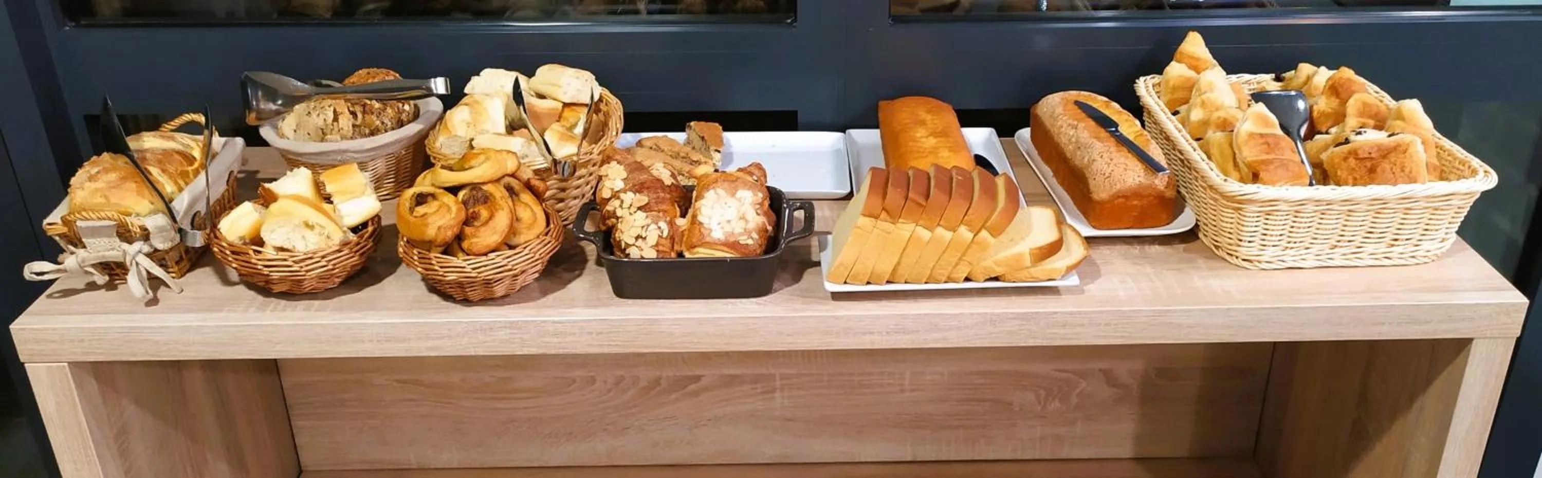 Breakfast in Logis Hôtel - La Chambre d'Amiens