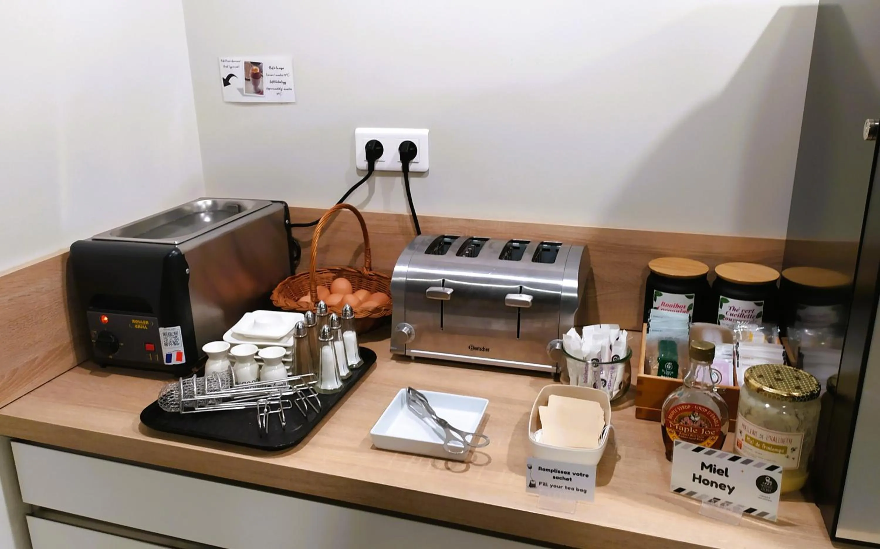 Breakfast in Logis Hôtel - La Chambre d'Amiens