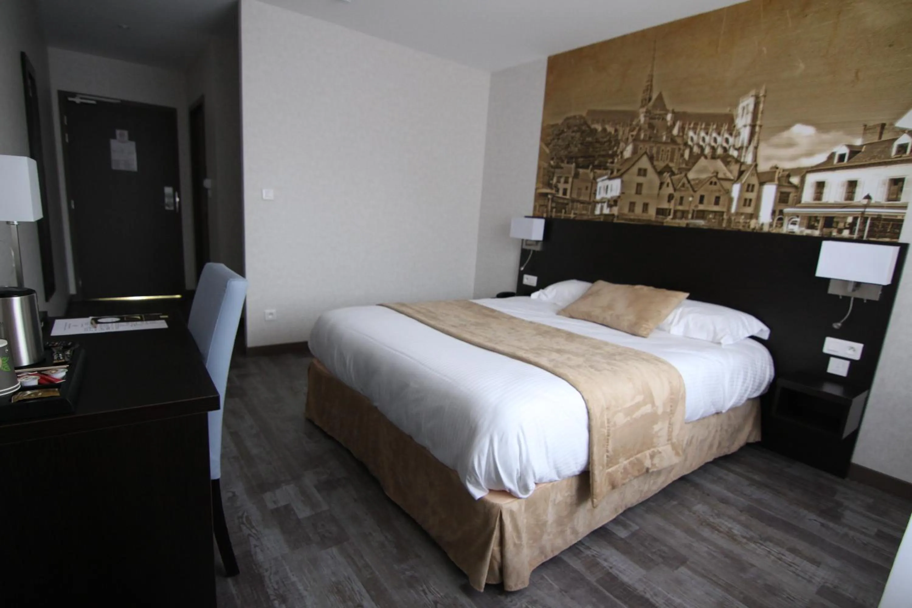 Photo of the whole room, Bed in Logis Hôtel - La Chambre d'Amiens