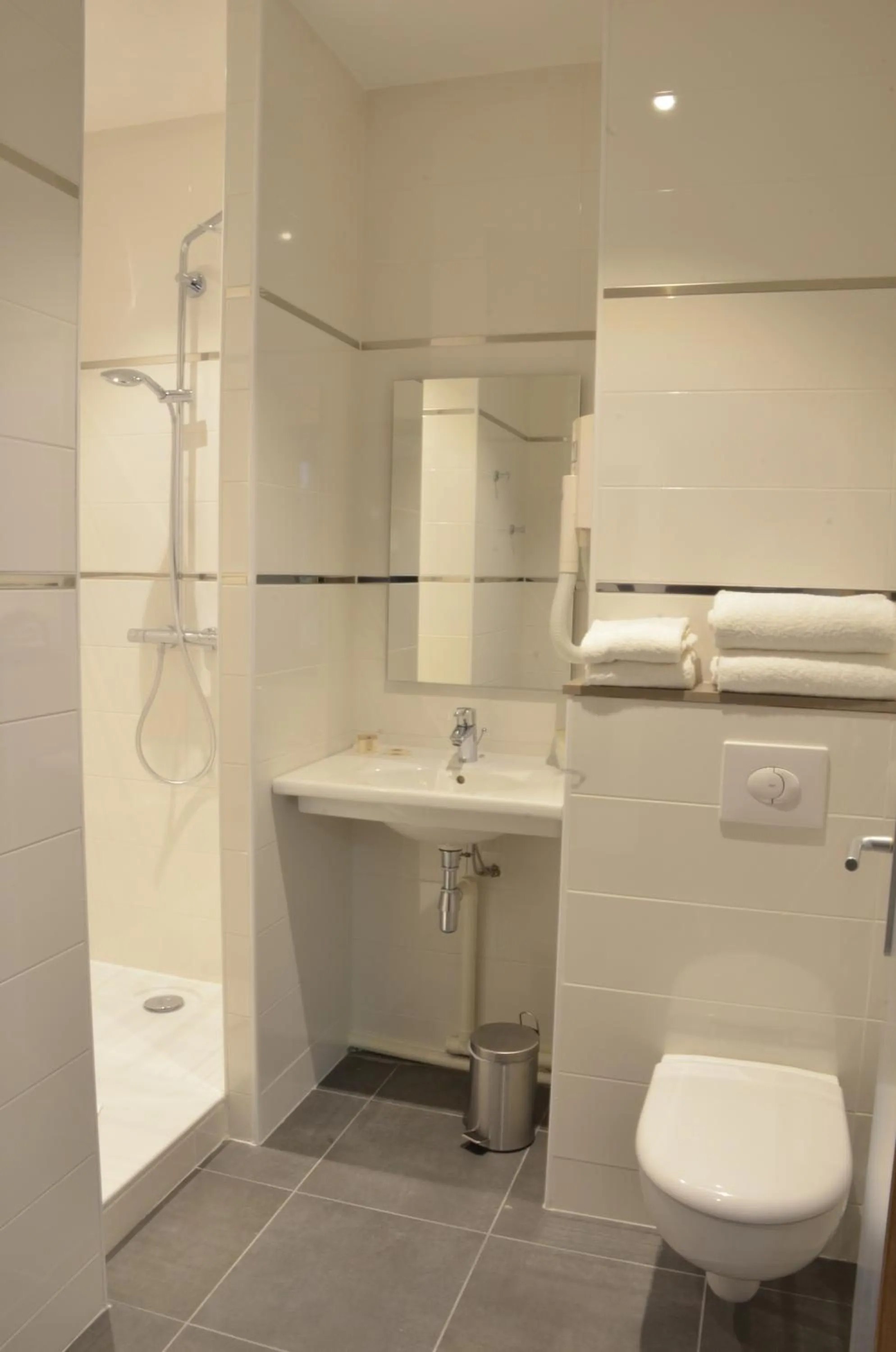 Bathroom in Logis Hôtel - La Chambre d'Amiens