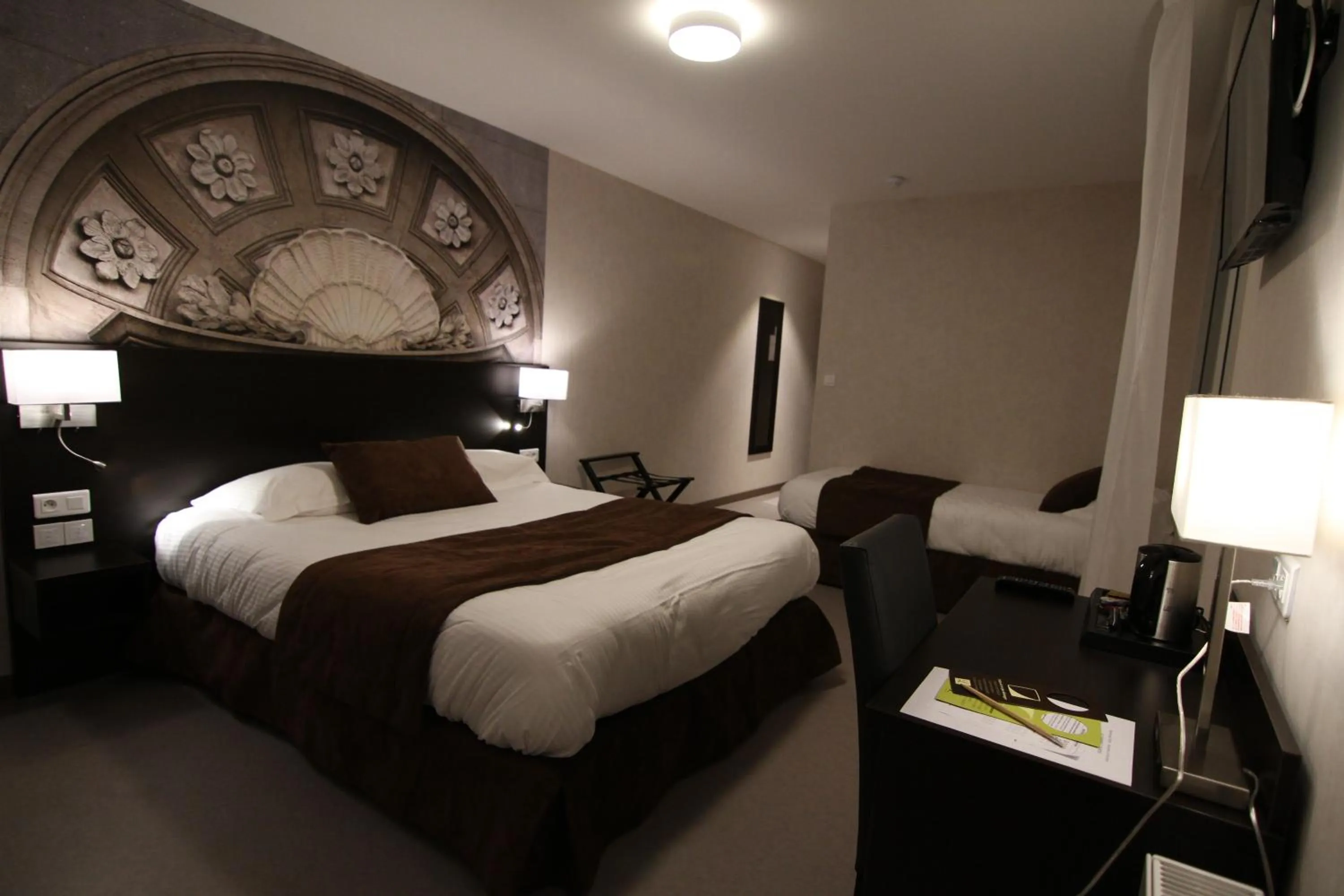 Photo of the whole room, Bed in Logis Hôtel - La Chambre d'Amiens