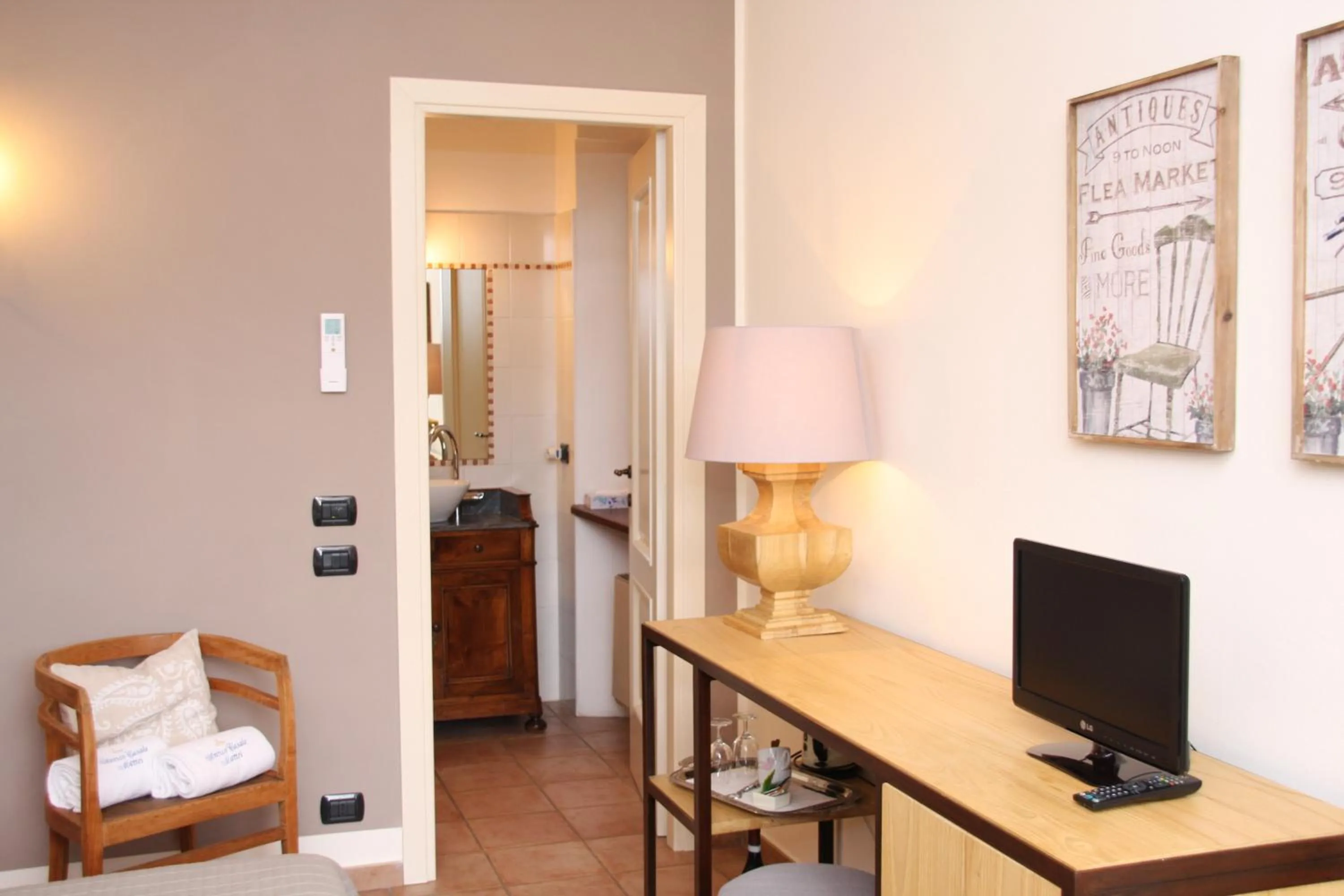 Photo of the whole room in Antico Casale Mattei - Adult only