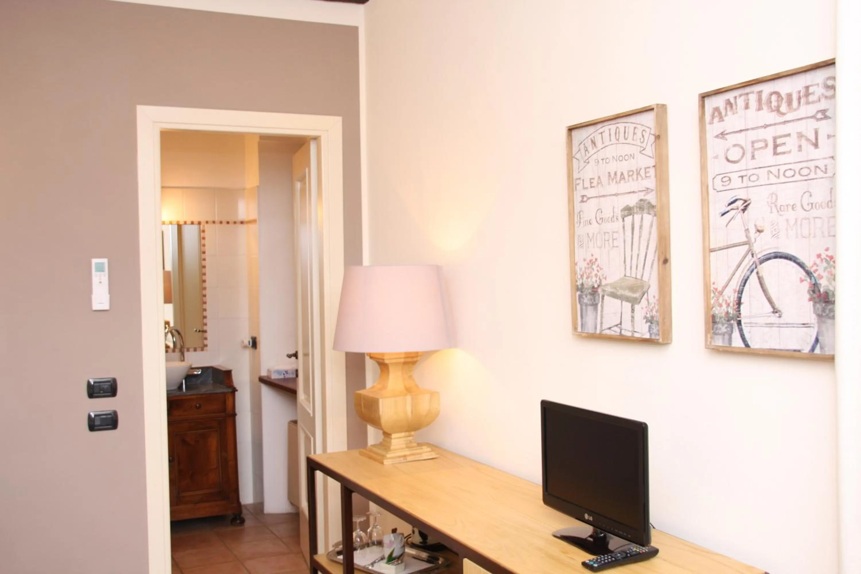 Photo of the whole room in Antico Casale Mattei - Adult only