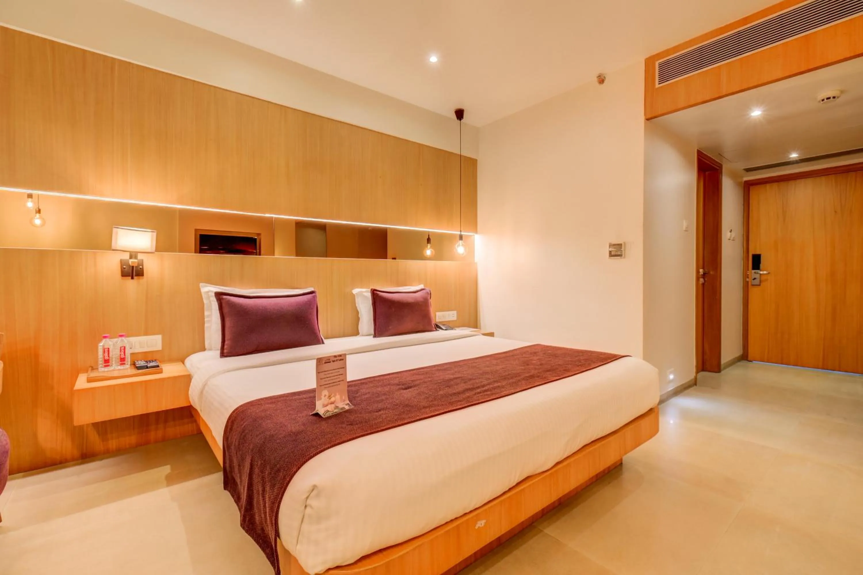 Bed in The SSK Solitaire Hotel & Banquets