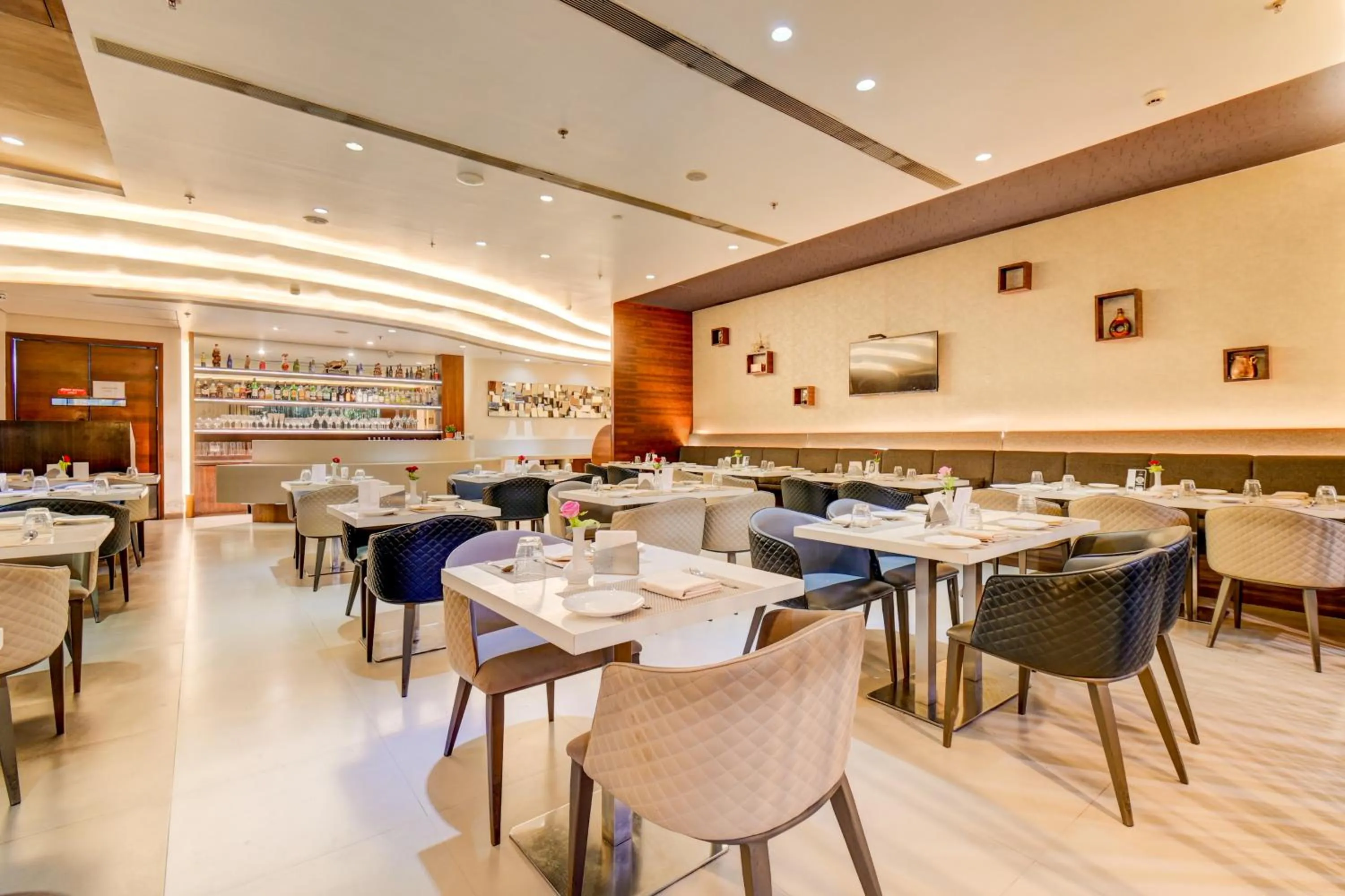 Restaurant/places to eat in The SSK Solitaire Hotel & Banquets