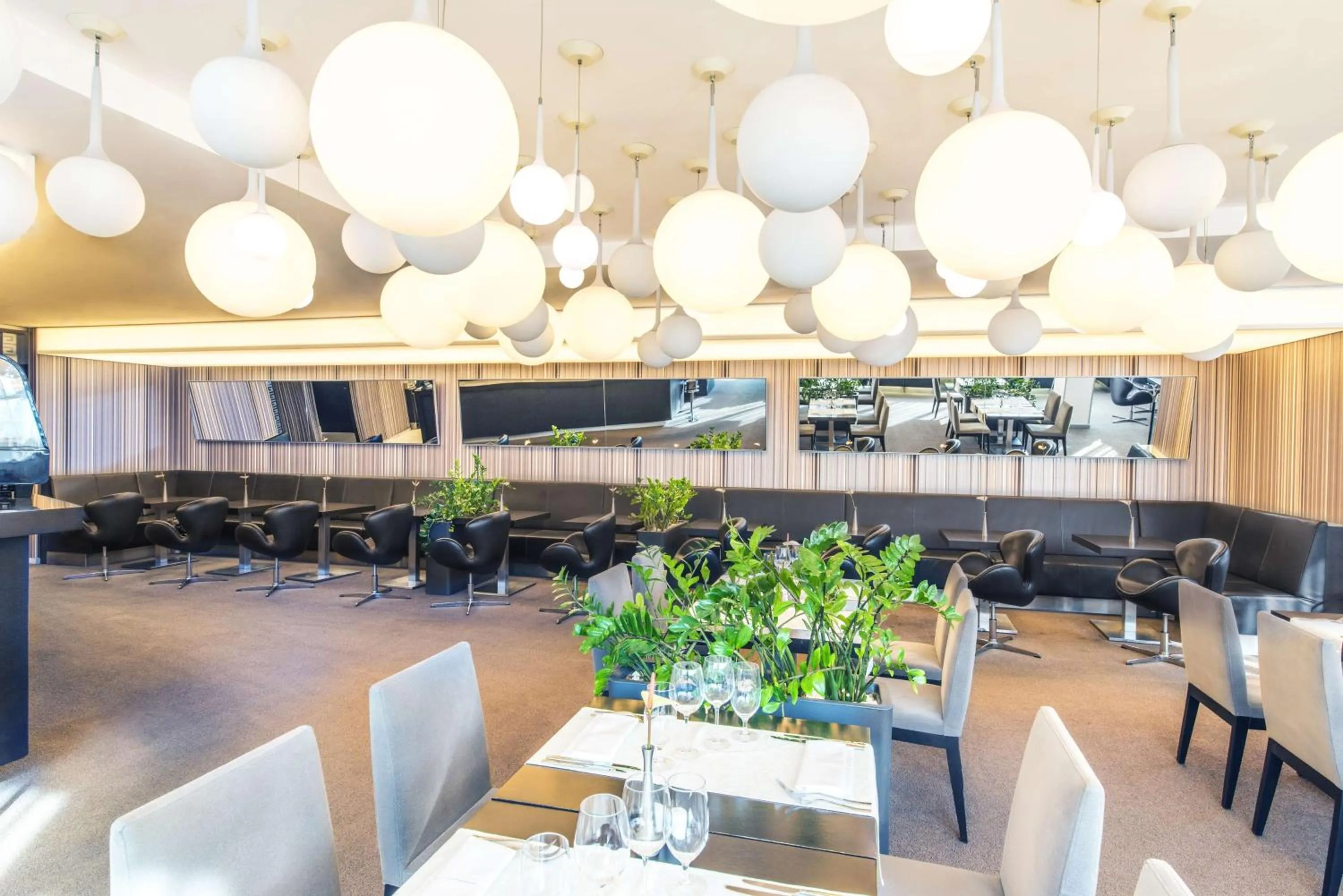 Lounge or bar in NH Bratislava Gate One