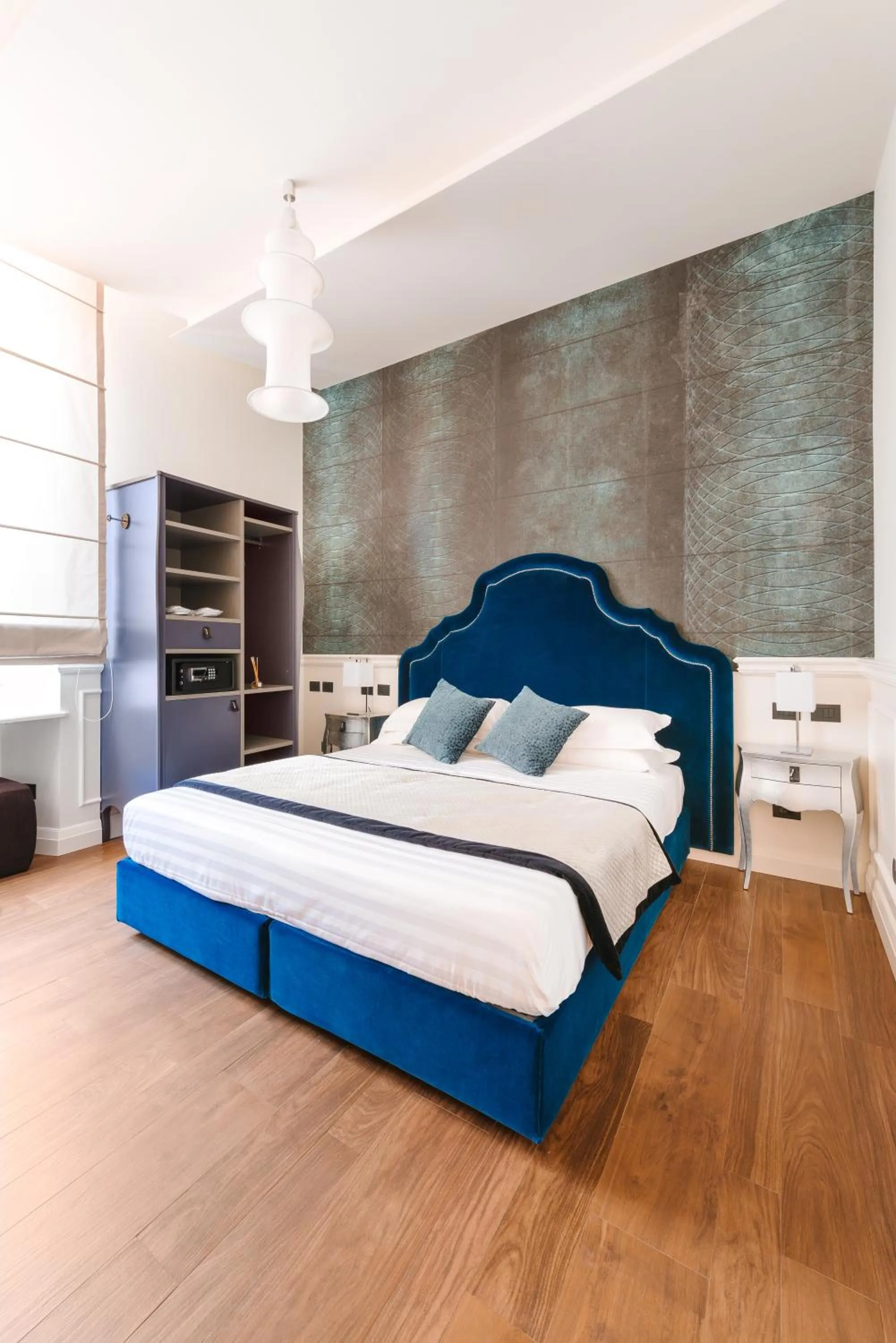 Decorative detail, Bed in DC Collection Spagna