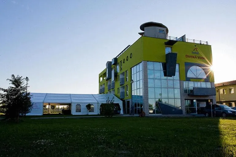 Facade/entrance in Hotel and Park Divoká Voda