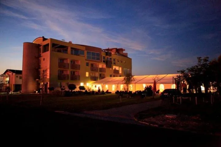 Facade/entrance in Hotel and Park Divoká Voda