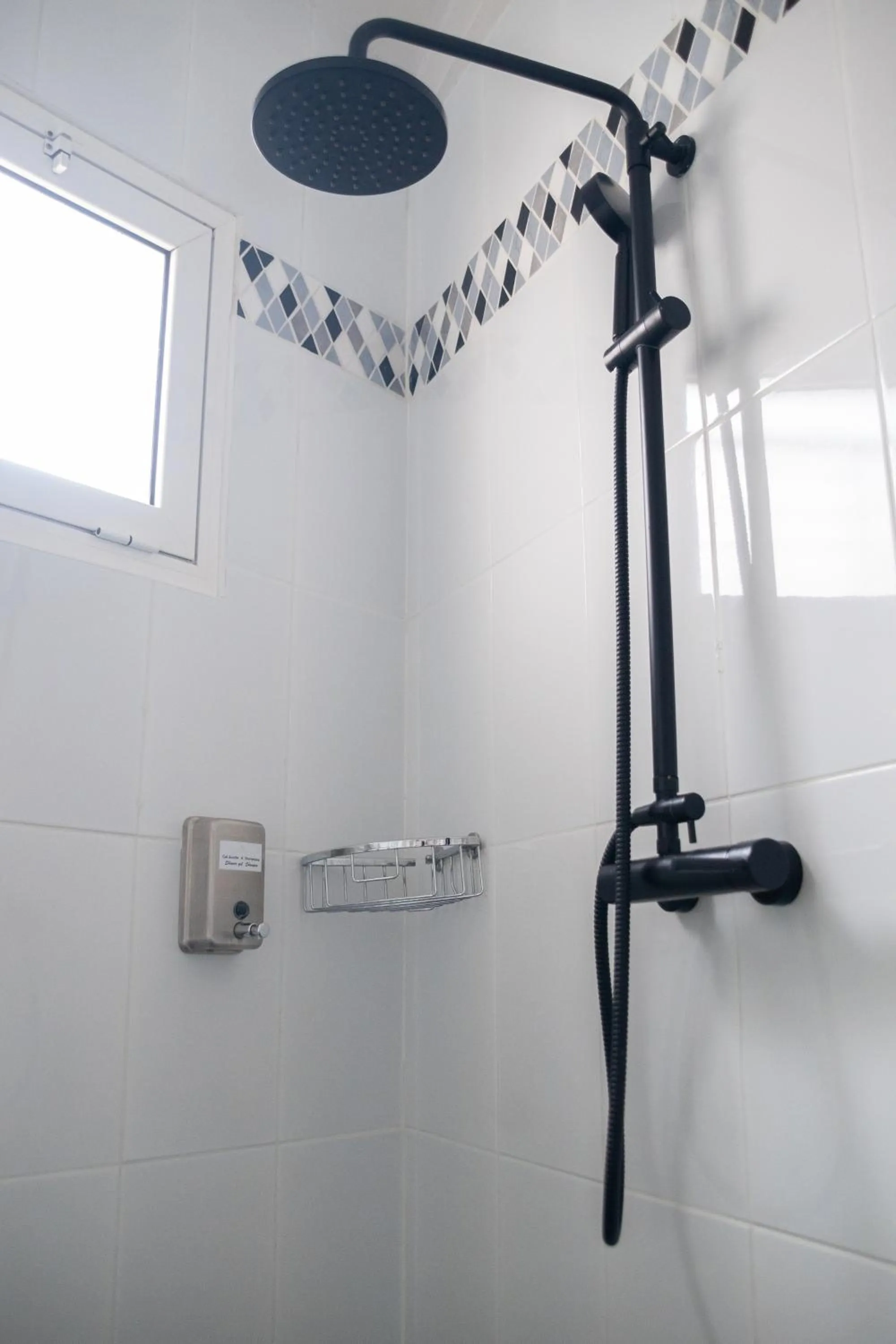 Shower in La Varangue