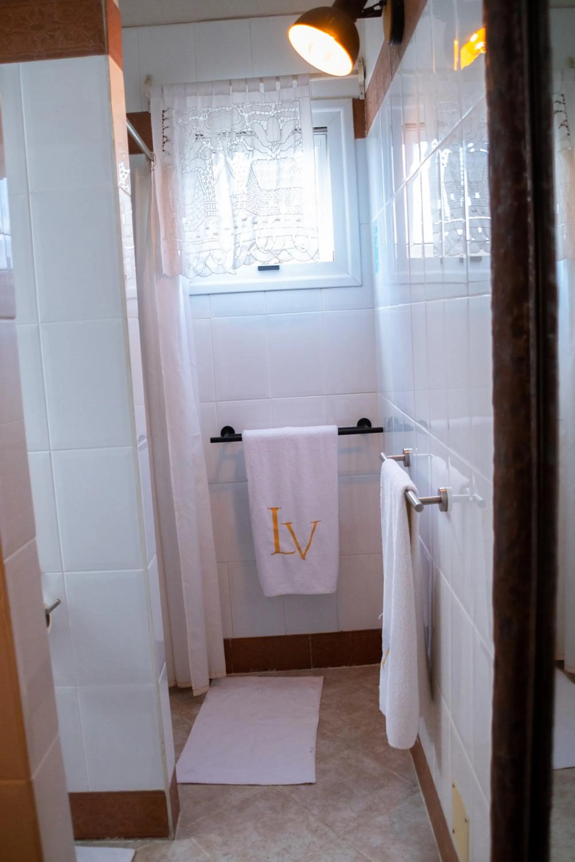 Shower in La Varangue